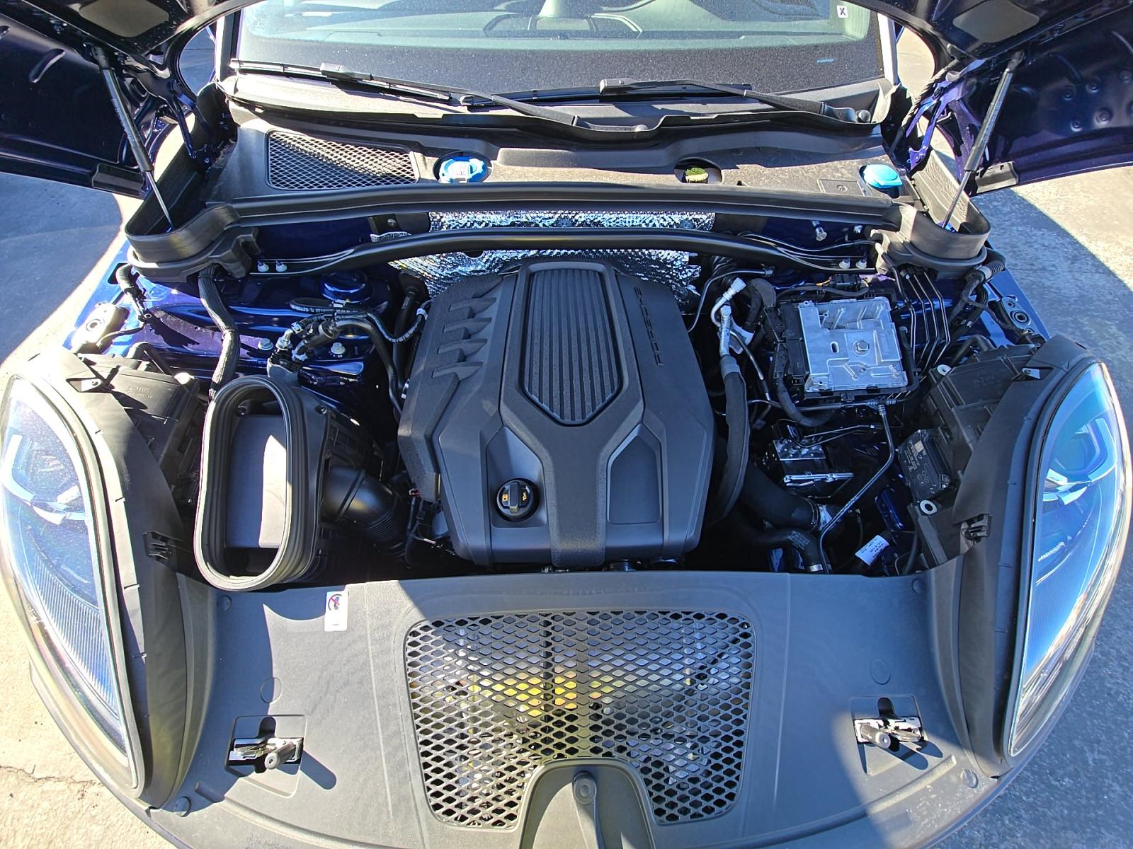 2025 Porsche Macan Base AWD