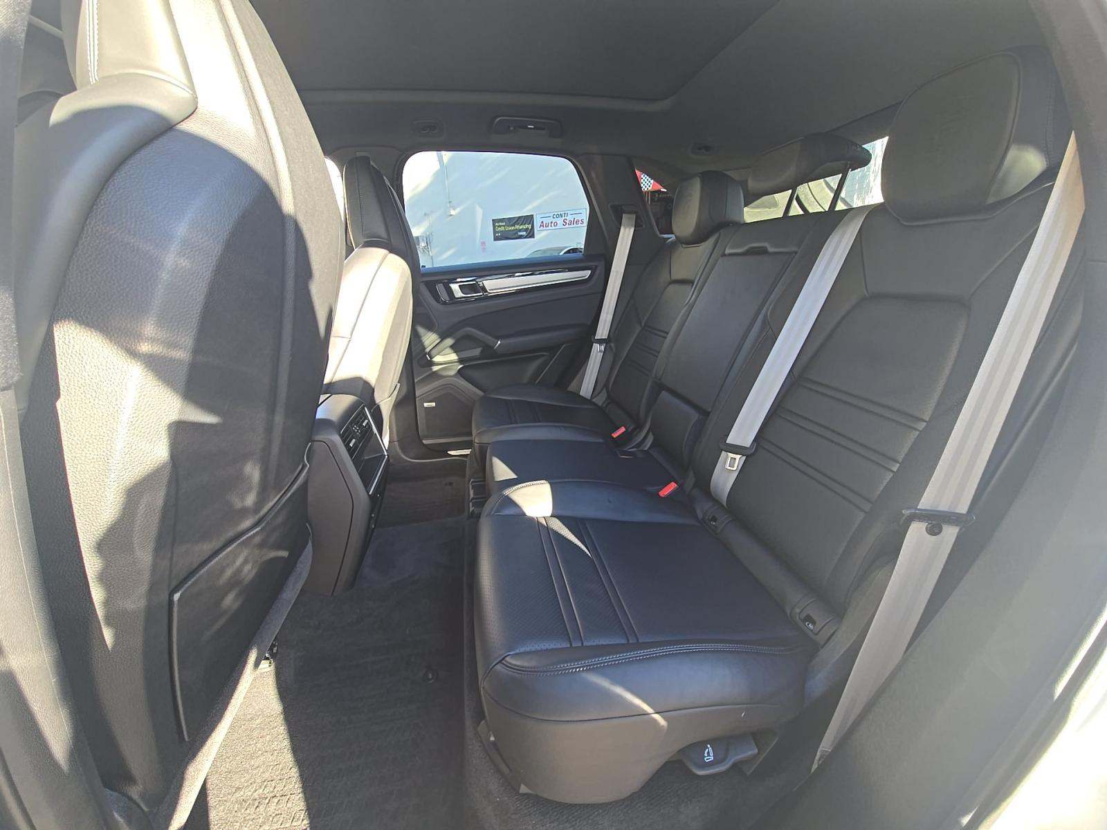 2022 Porsche Cayenne Platinum Edition AWD