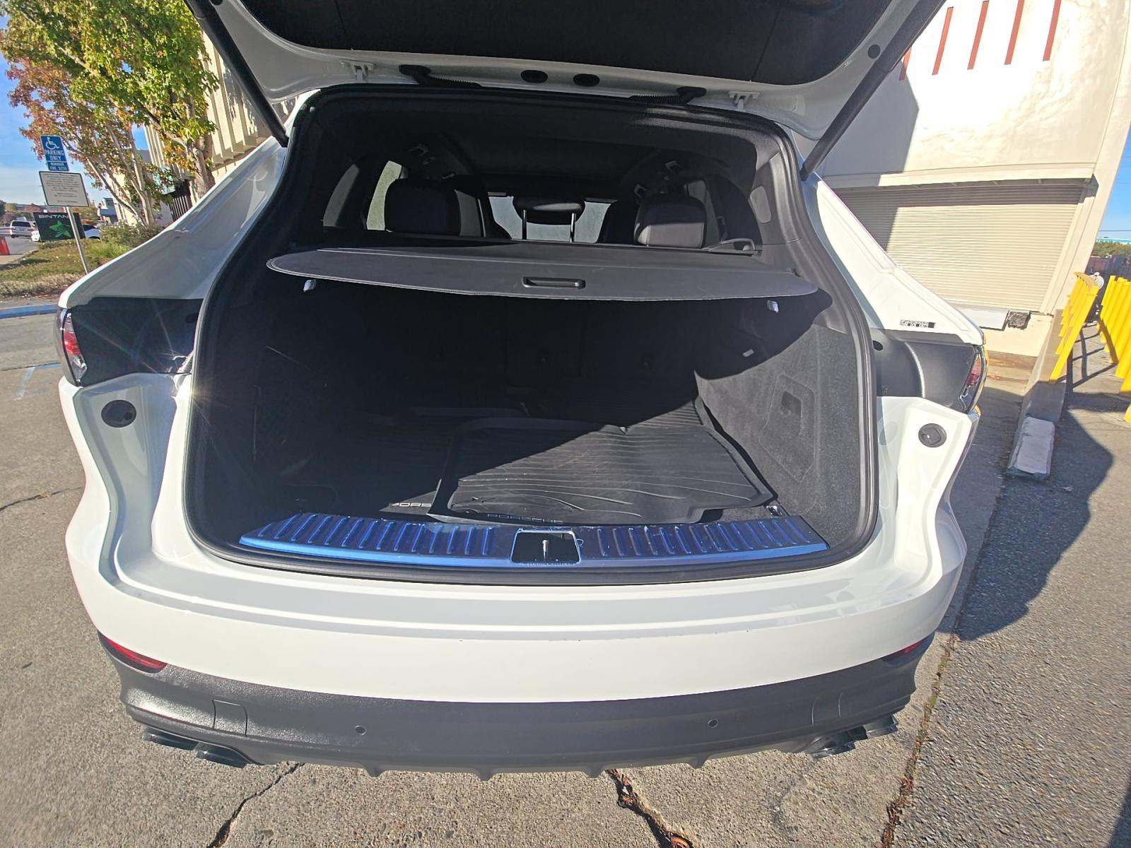 2022 Porsche Cayenne Platinum Edition AWD