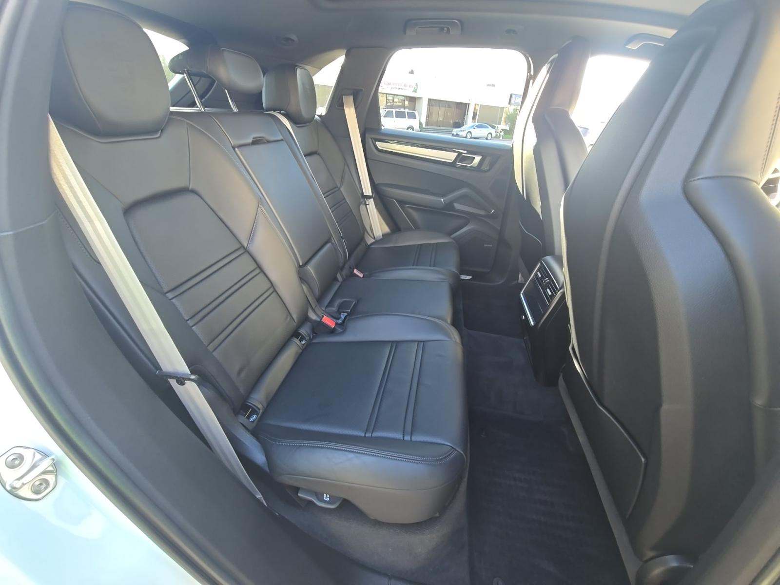 2022 Porsche Cayenne Platinum Edition AWD