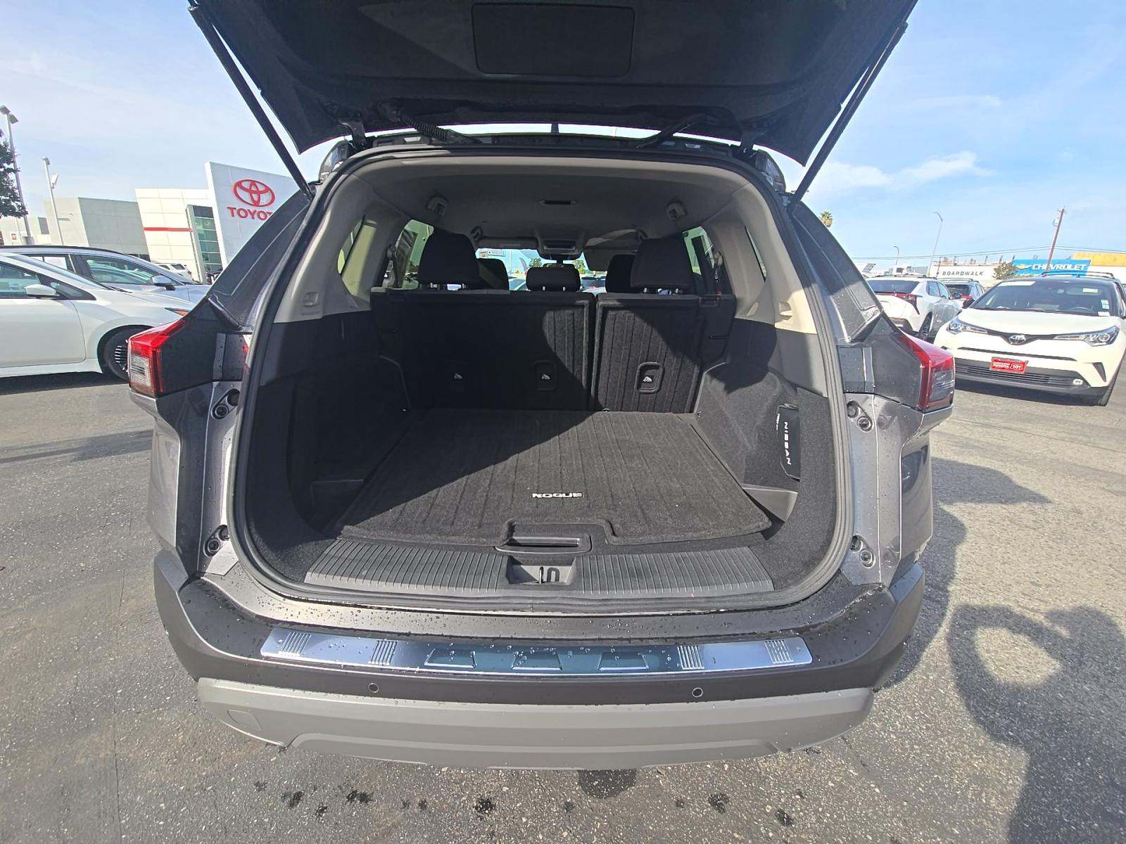 2023 Nissan Rogue SV FWD