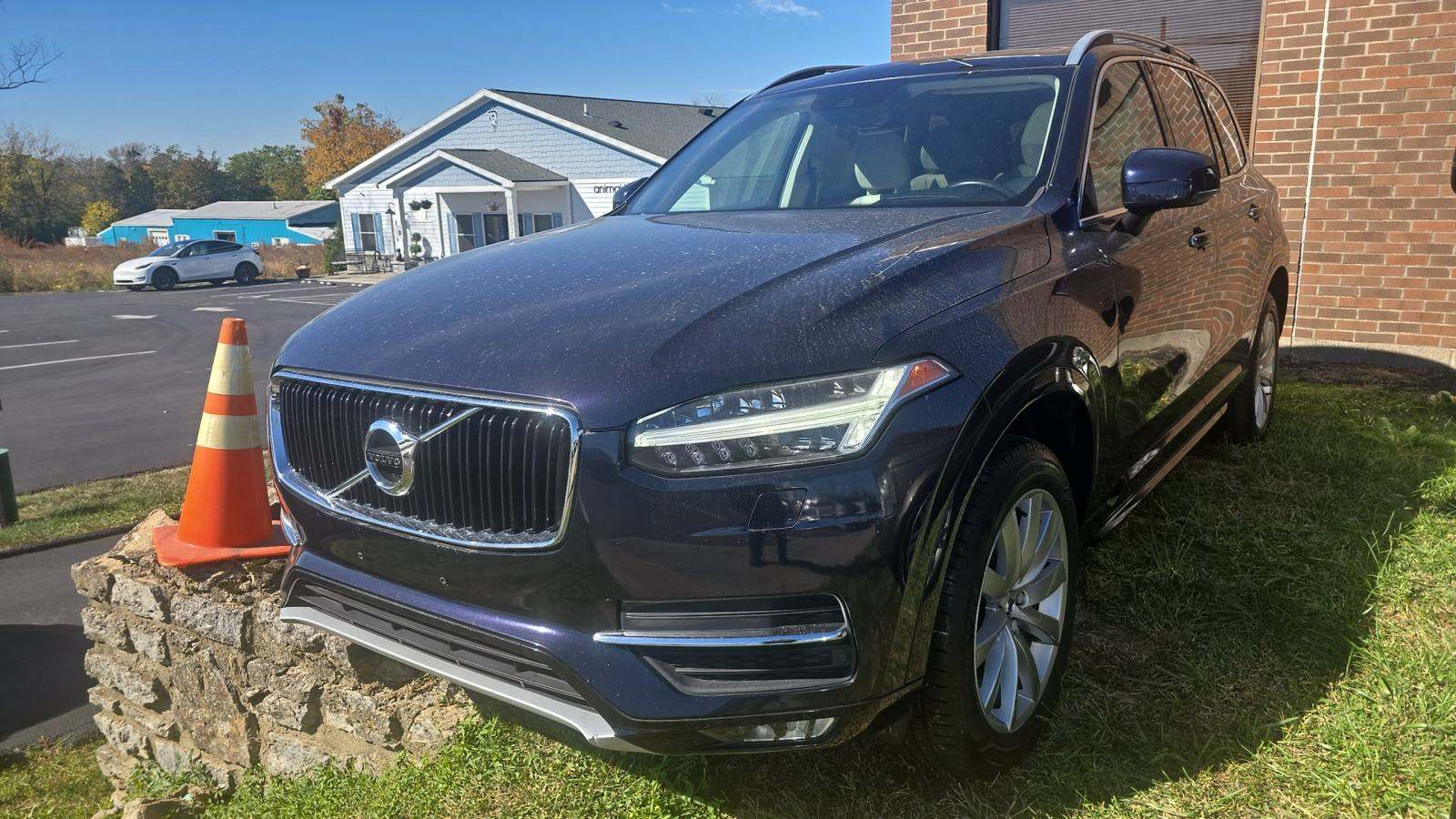 2016 Volvo XC90 T6 Momentum