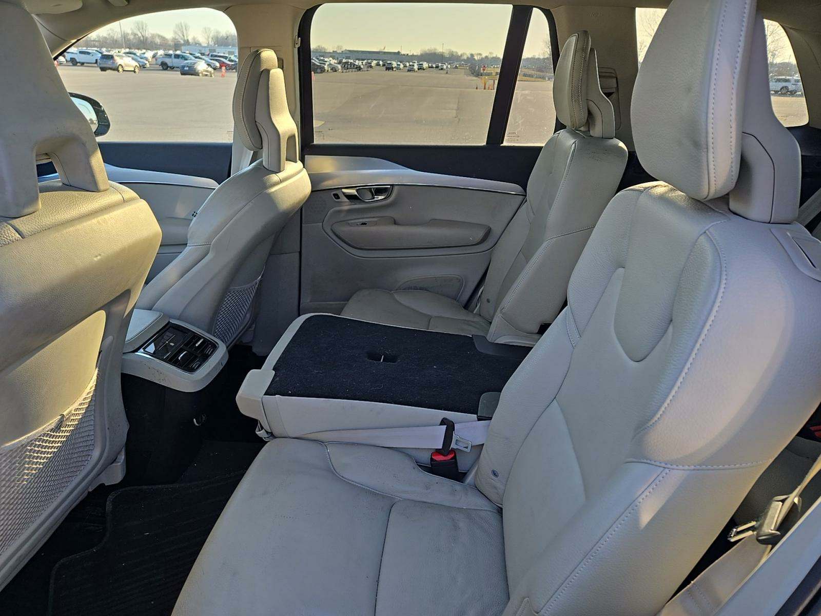 2018 Volvo XC90 T5 Momentum FWD