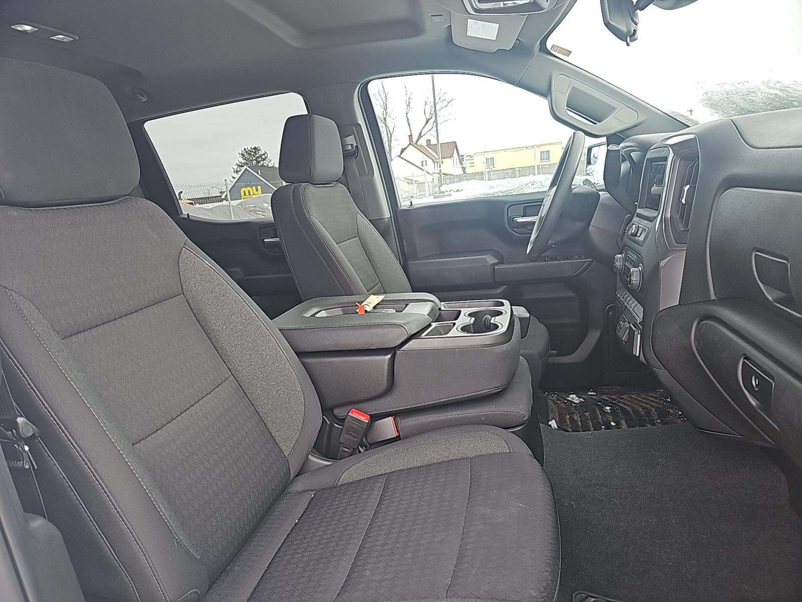 2022 Chevrolet Silverado 1500 Custom AWD