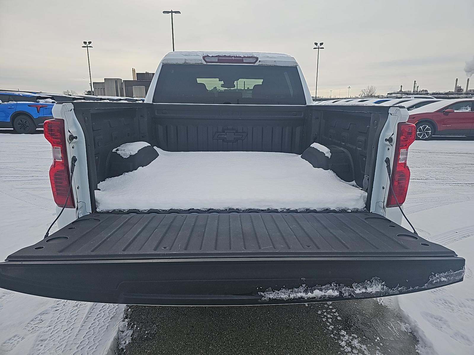 2022 Chevrolet Silverado 1500 Custom AWD