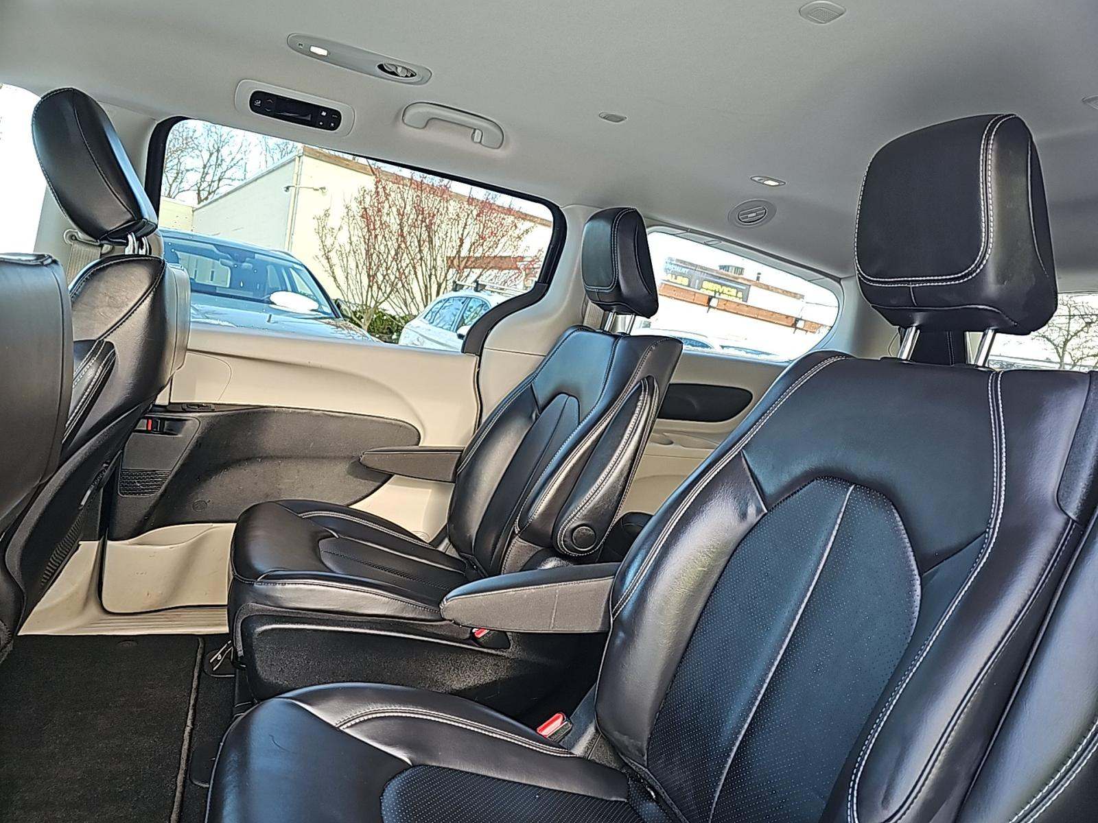 2023 Chrysler Pacifica Hybrid Touring L FWD