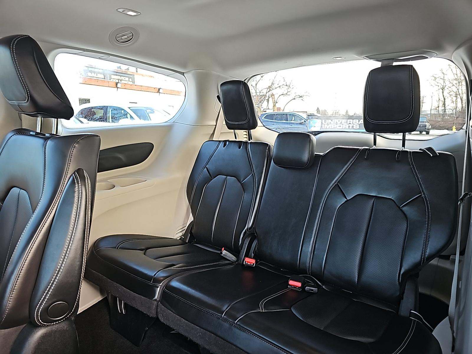 2023 Chrysler Pacifica Hybrid Touring L FWD