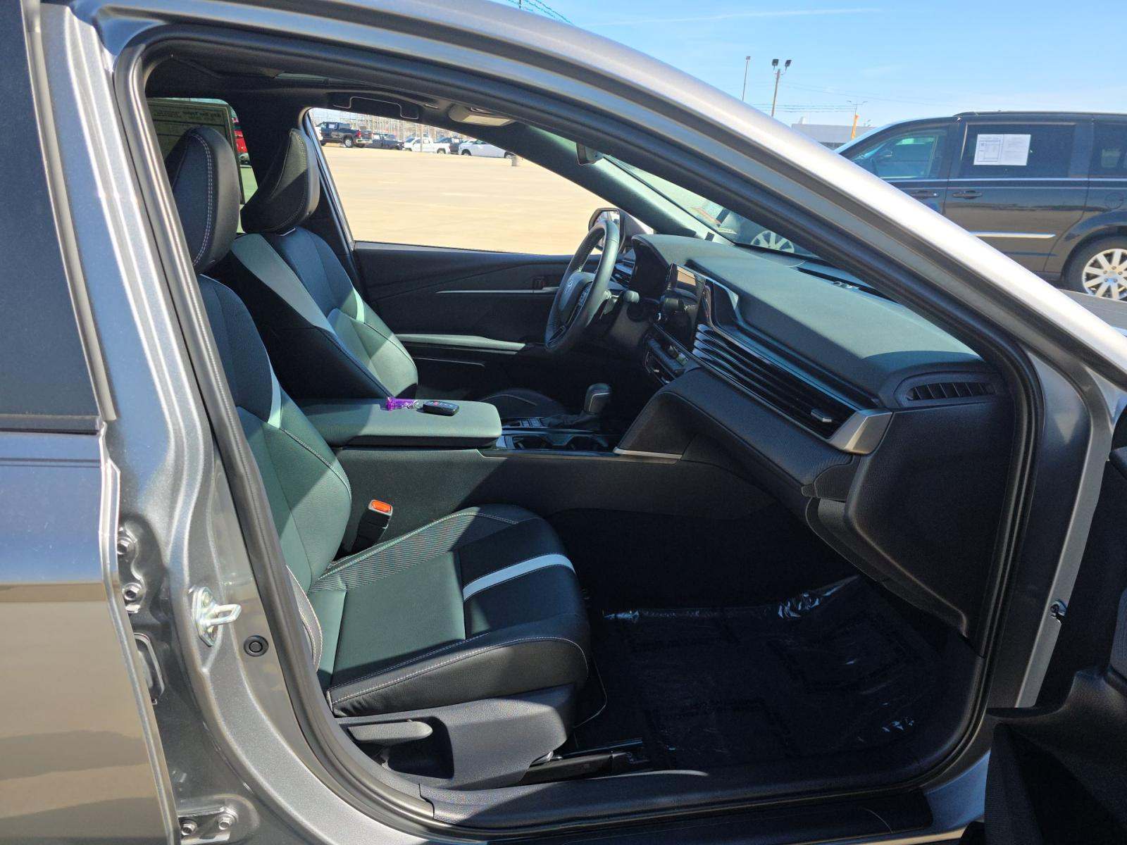 2025 Toyota Camry SE FWD