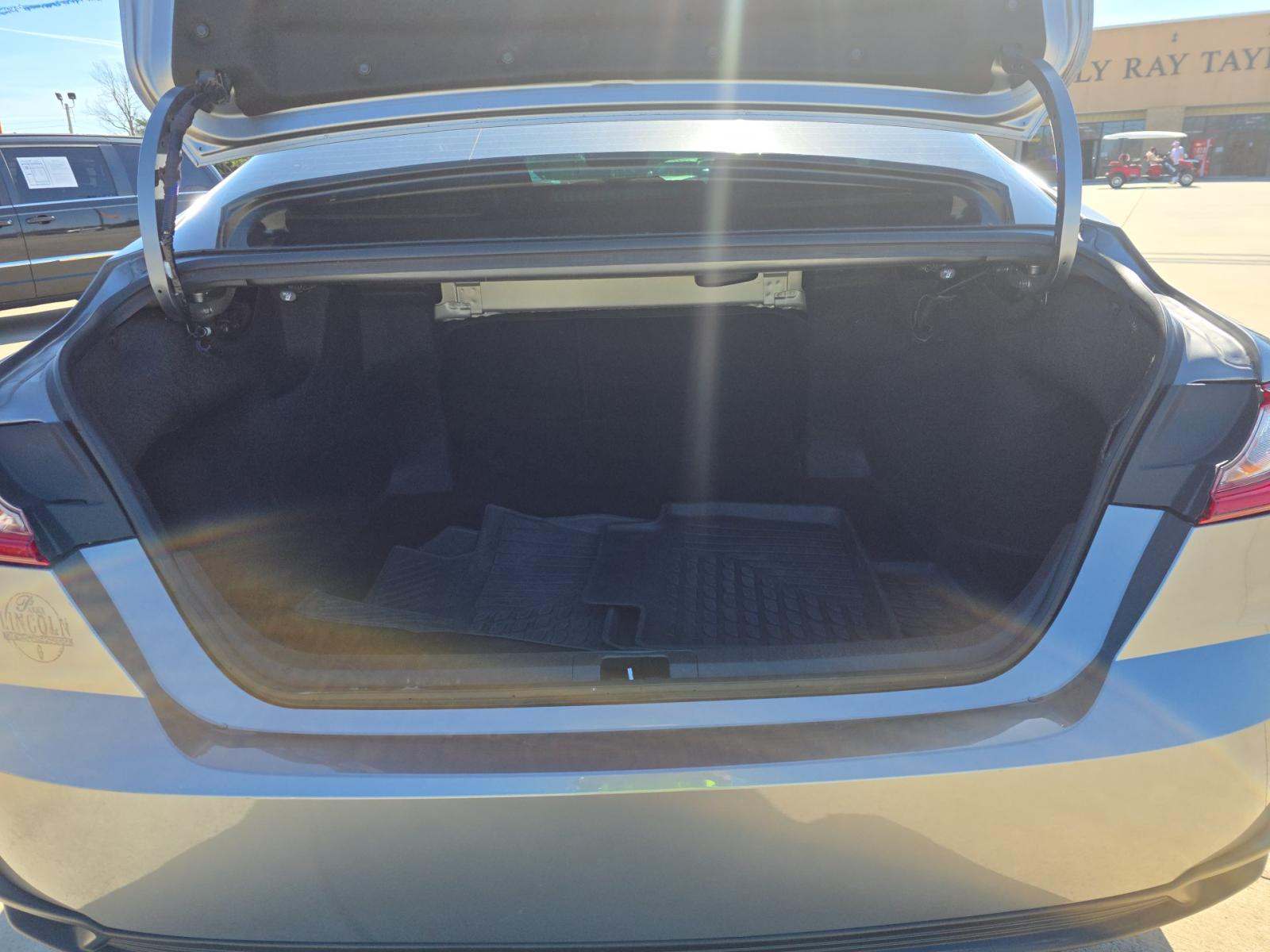 2025 Toyota Camry SE FWD