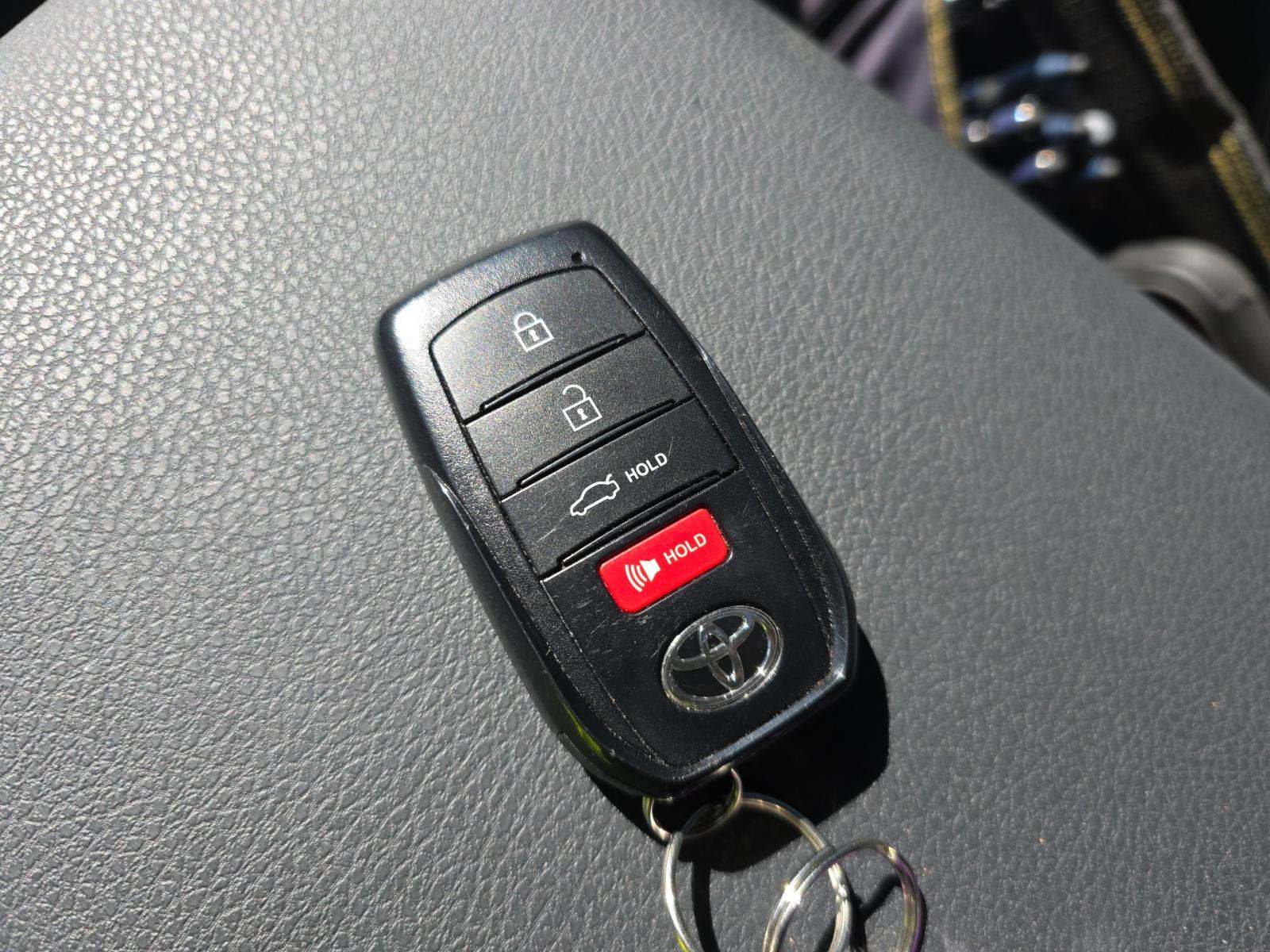 2025 Toyota Camry SE FWD