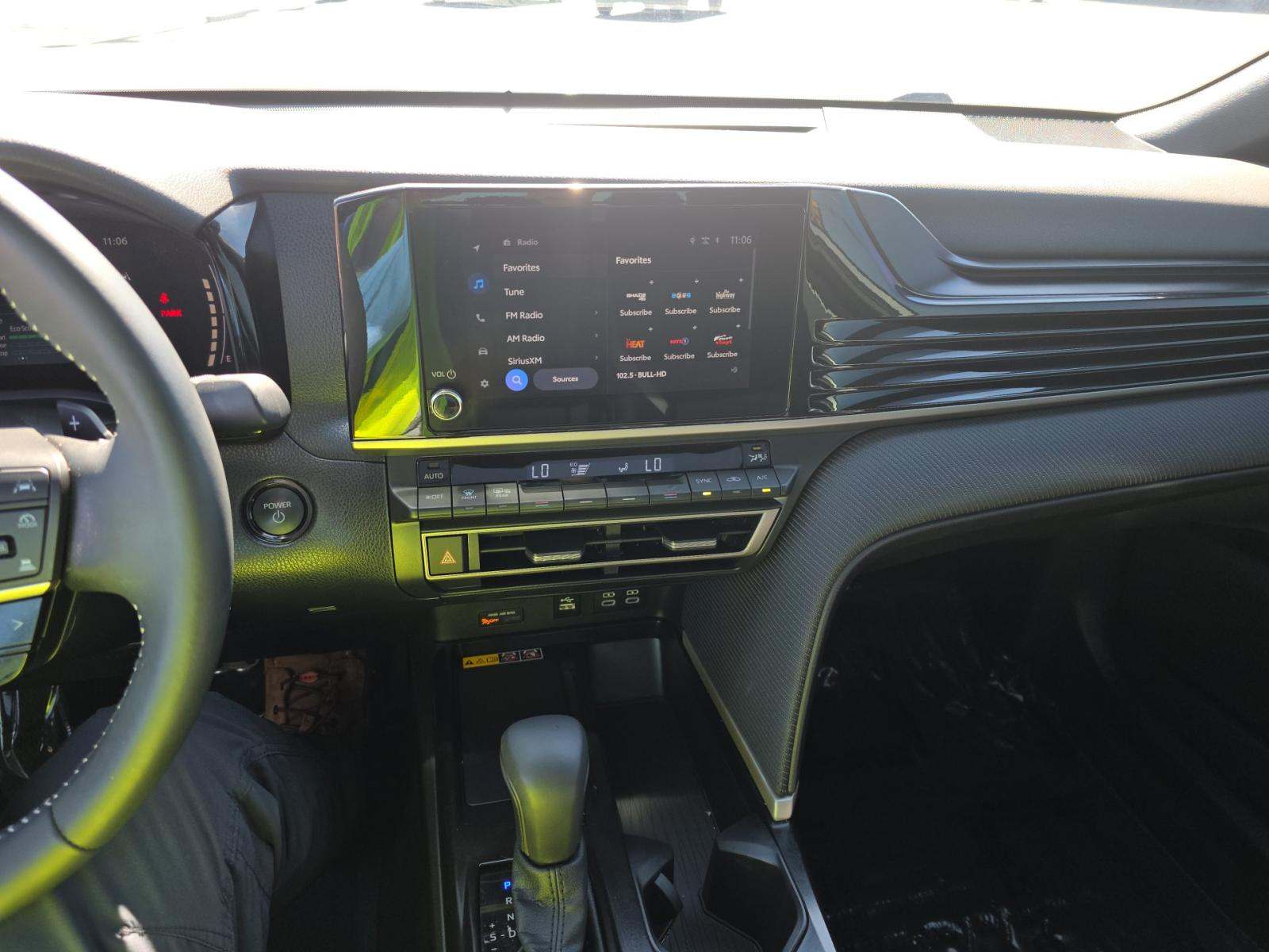 2025 Toyota Camry SE FWD