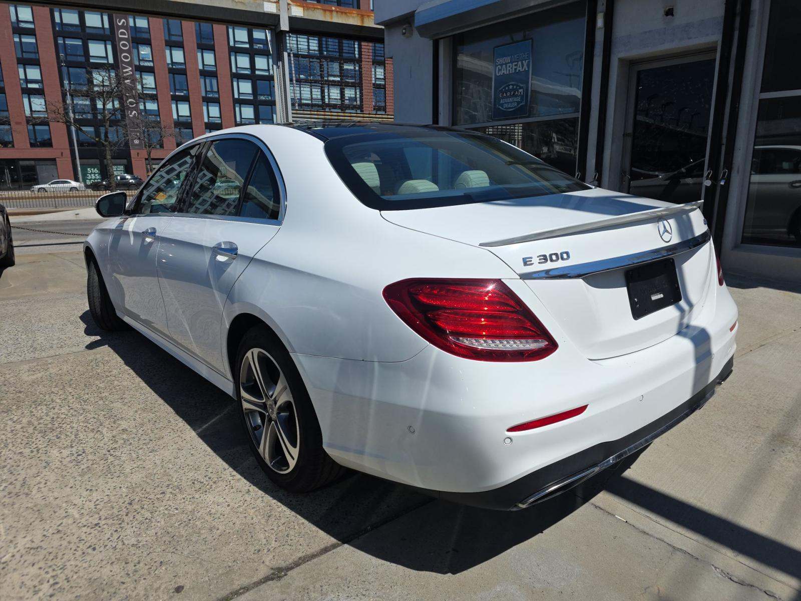 MERCEDES-BENZ E-CLASS - 2