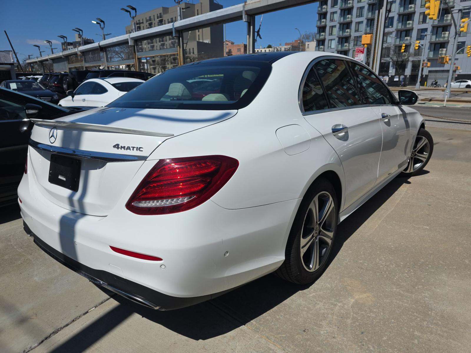 MERCEDES-BENZ E-CLASS - 3