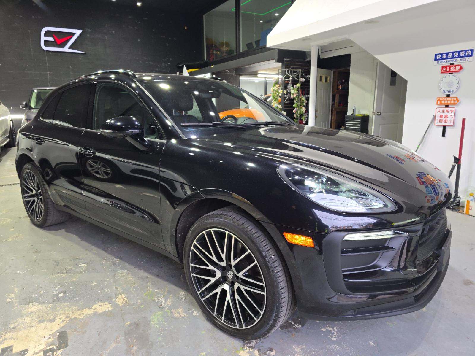 2022 Porsche Macan Base AWD
