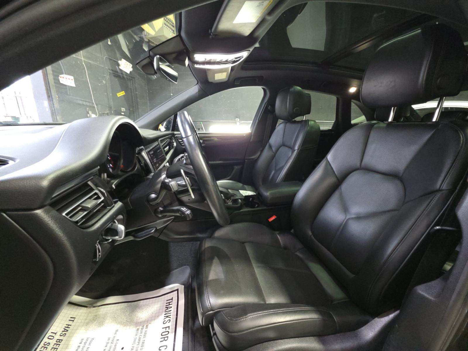 2022 Porsche Macan Base AWD