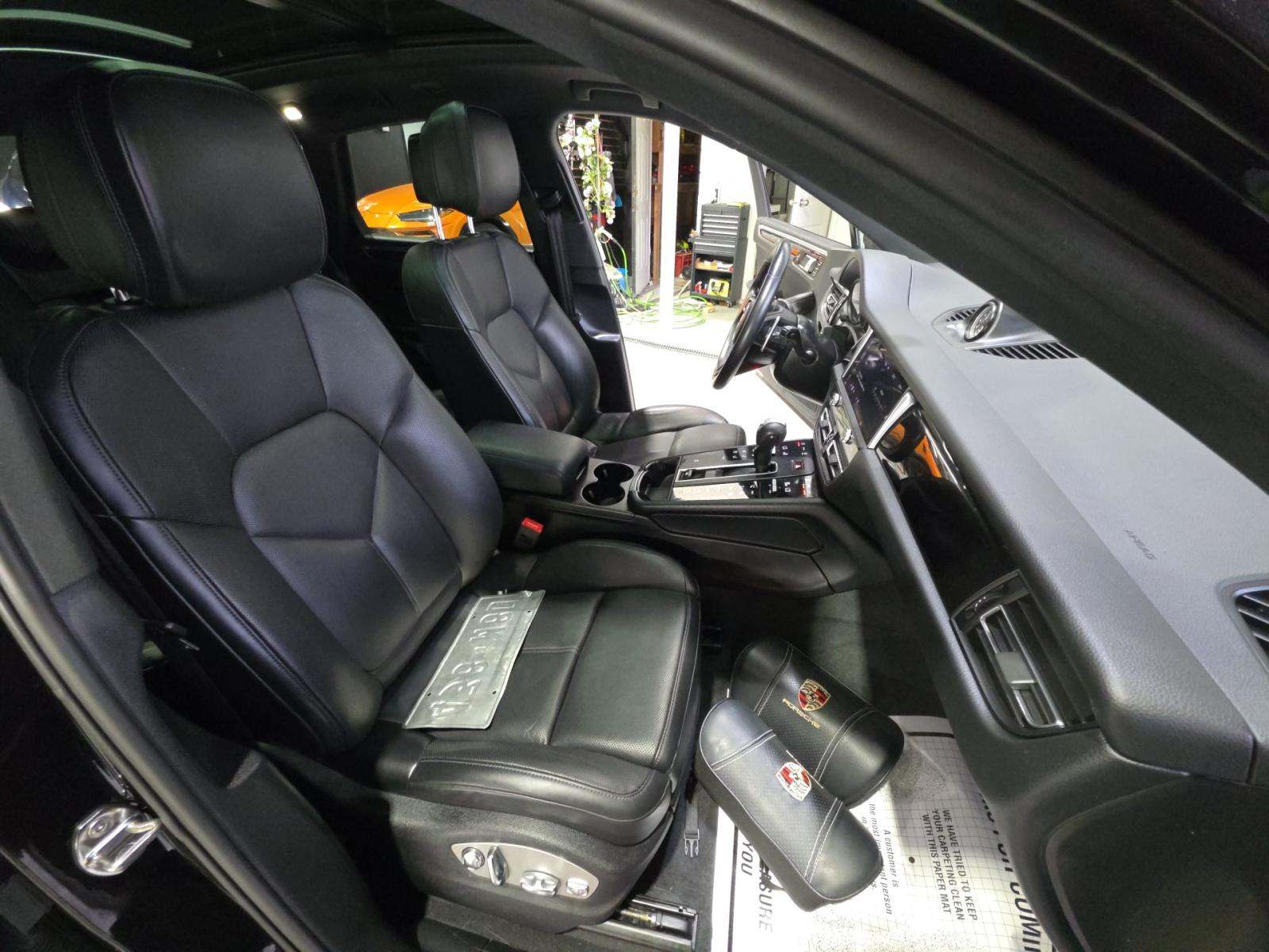 2022 Porsche Macan Base AWD