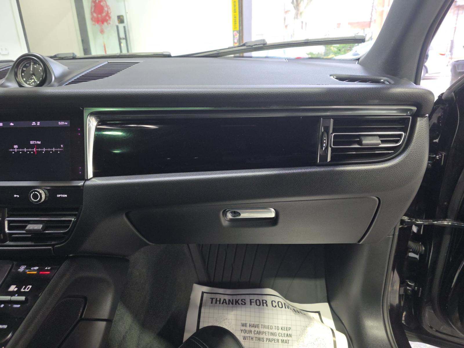 2022 Porsche Macan Base AWD