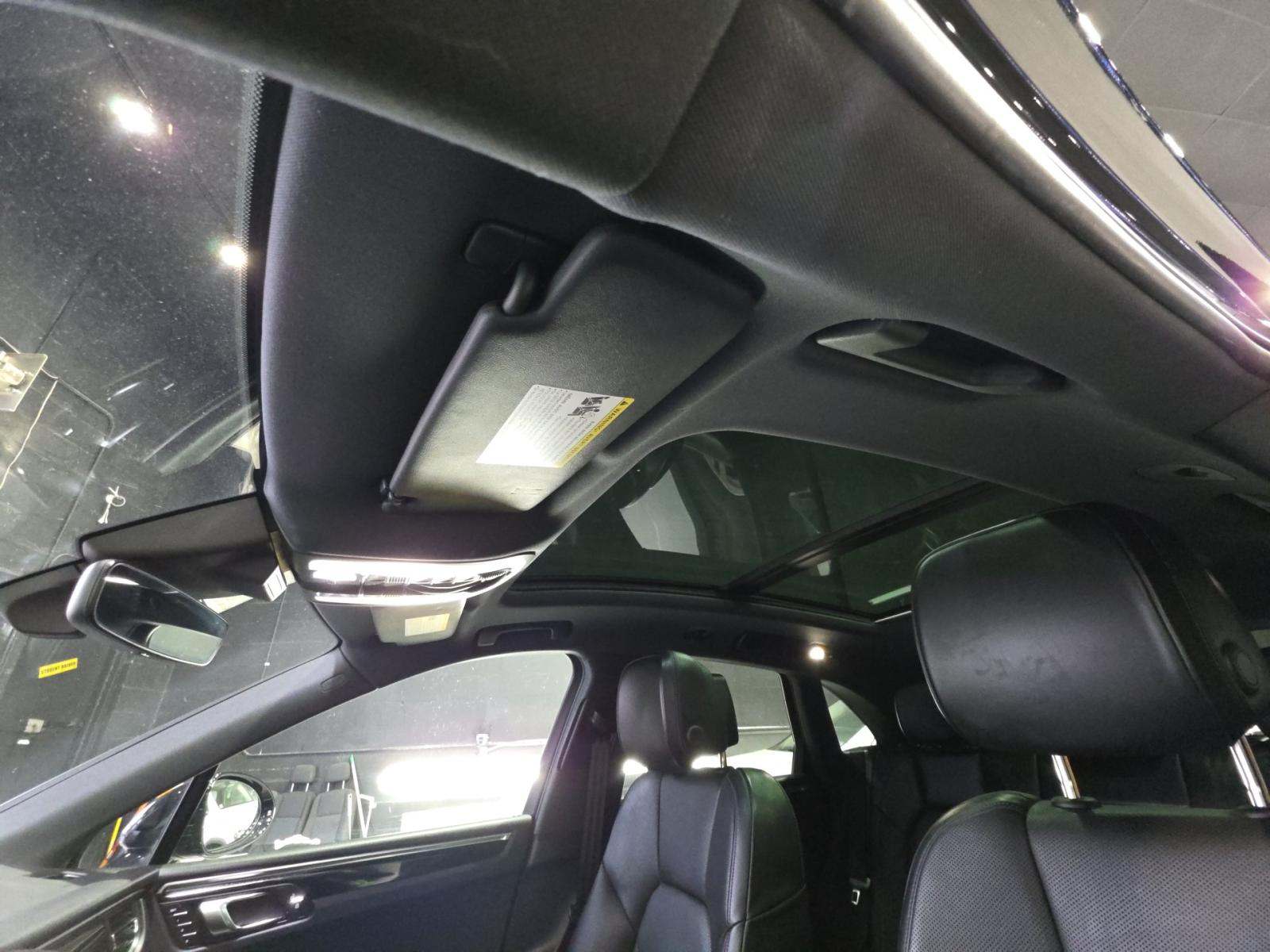 2022 Porsche Macan Base AWD