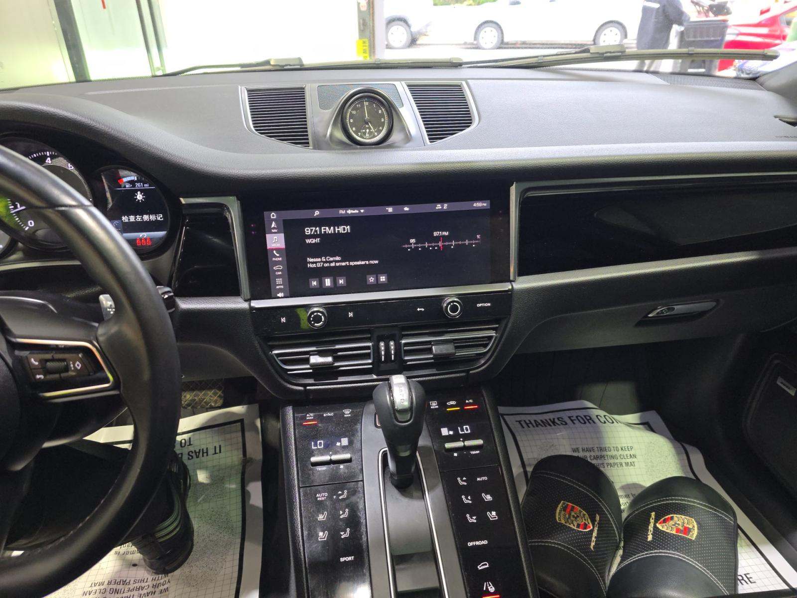 2022 Porsche Macan Base AWD