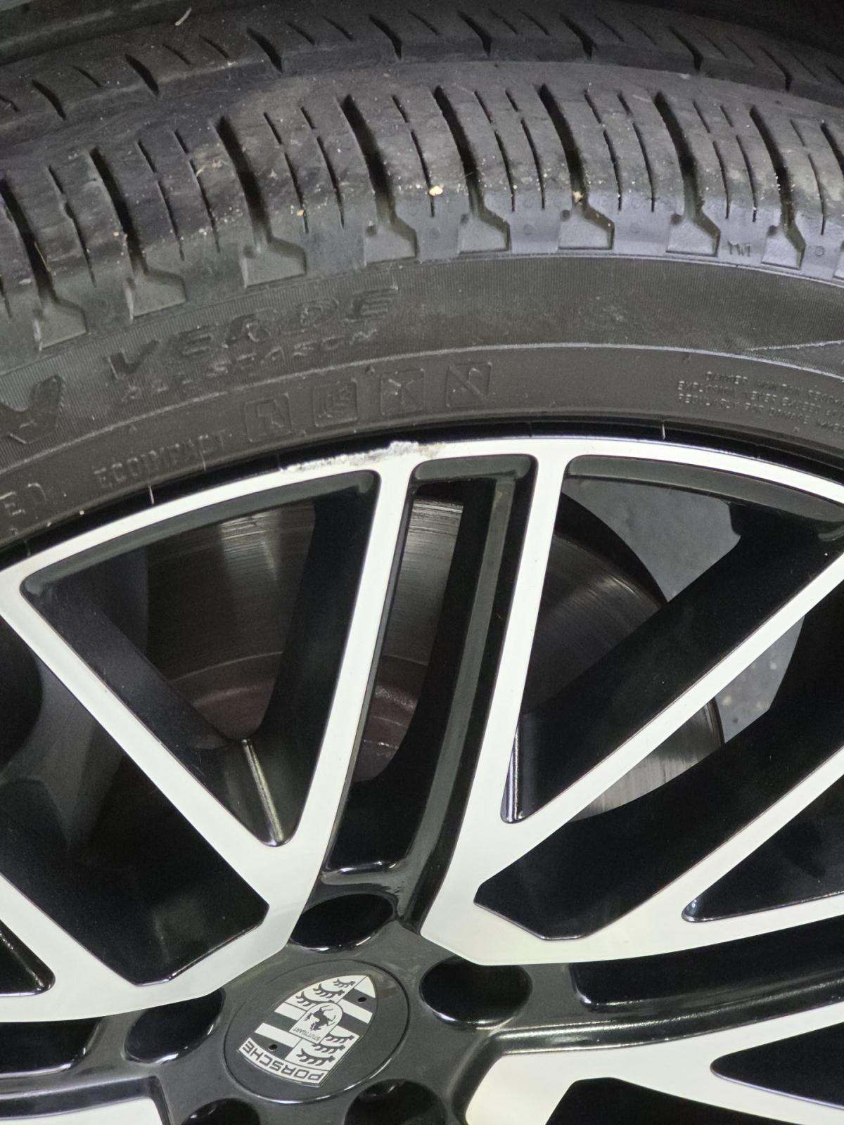 2022 Porsche Macan Base AWD