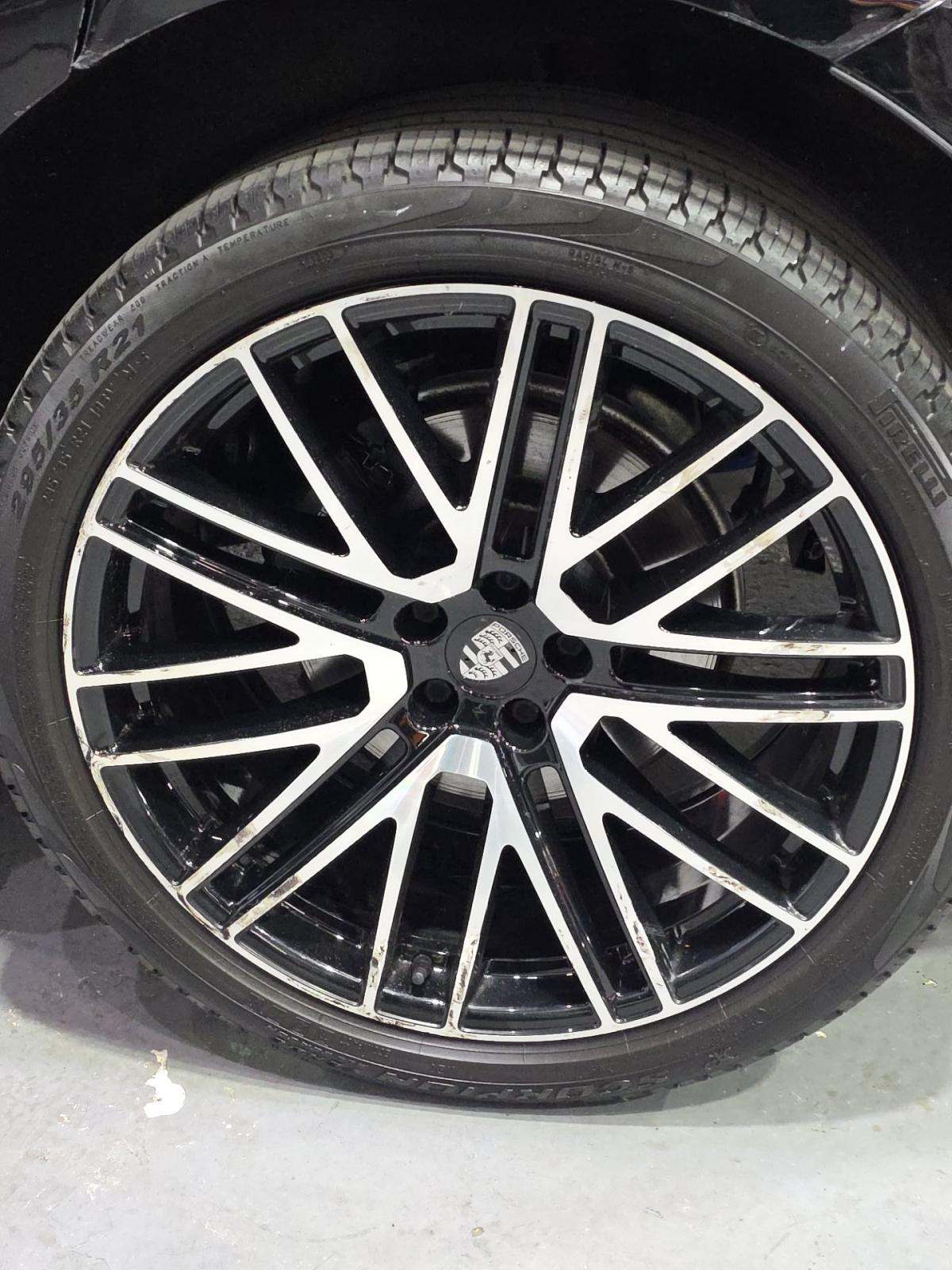 2022 Porsche Macan Base AWD