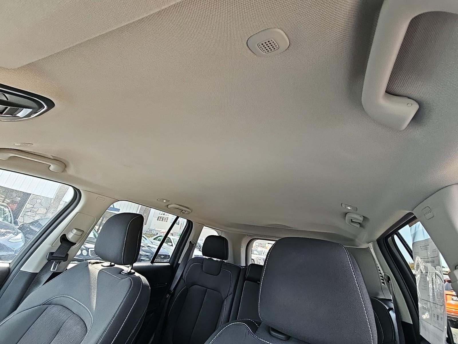 2022 Jeep Grand Cherokee Laredo AWD