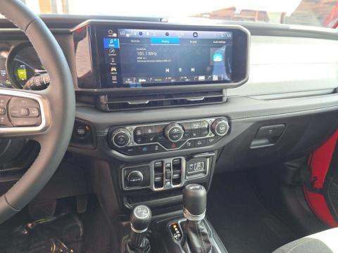 JEEP 4XE SAHARA - 10