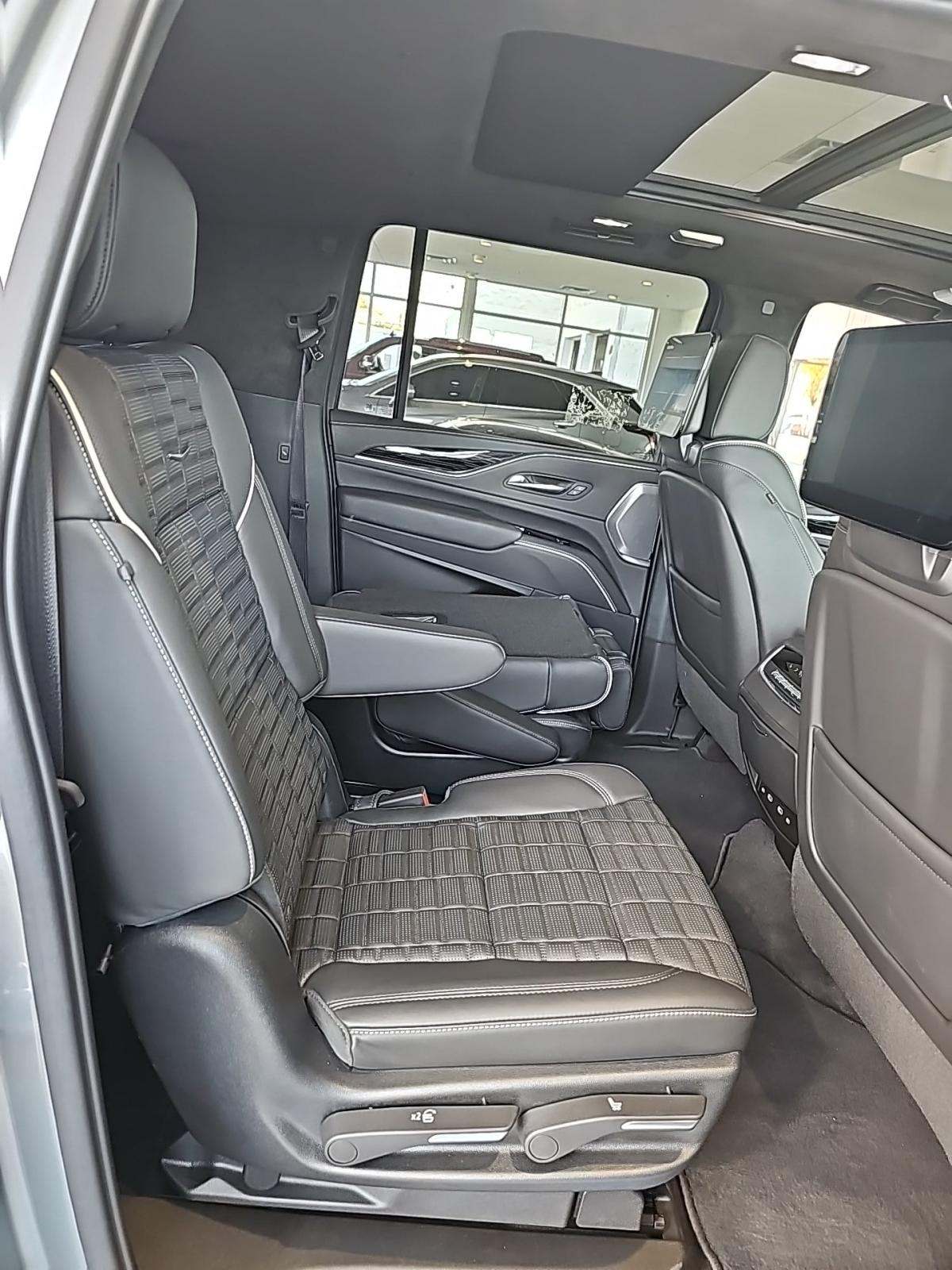 2023 Cadillac Escalade ESV V-Series AWD