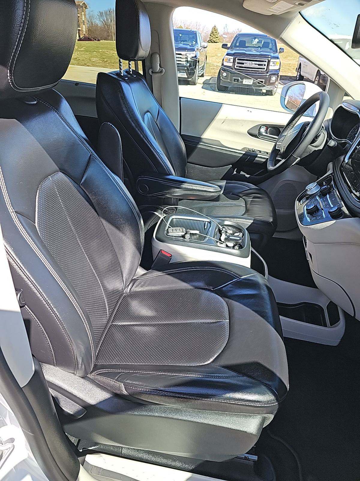 2022 Chrysler Pacifica Touring L AWD