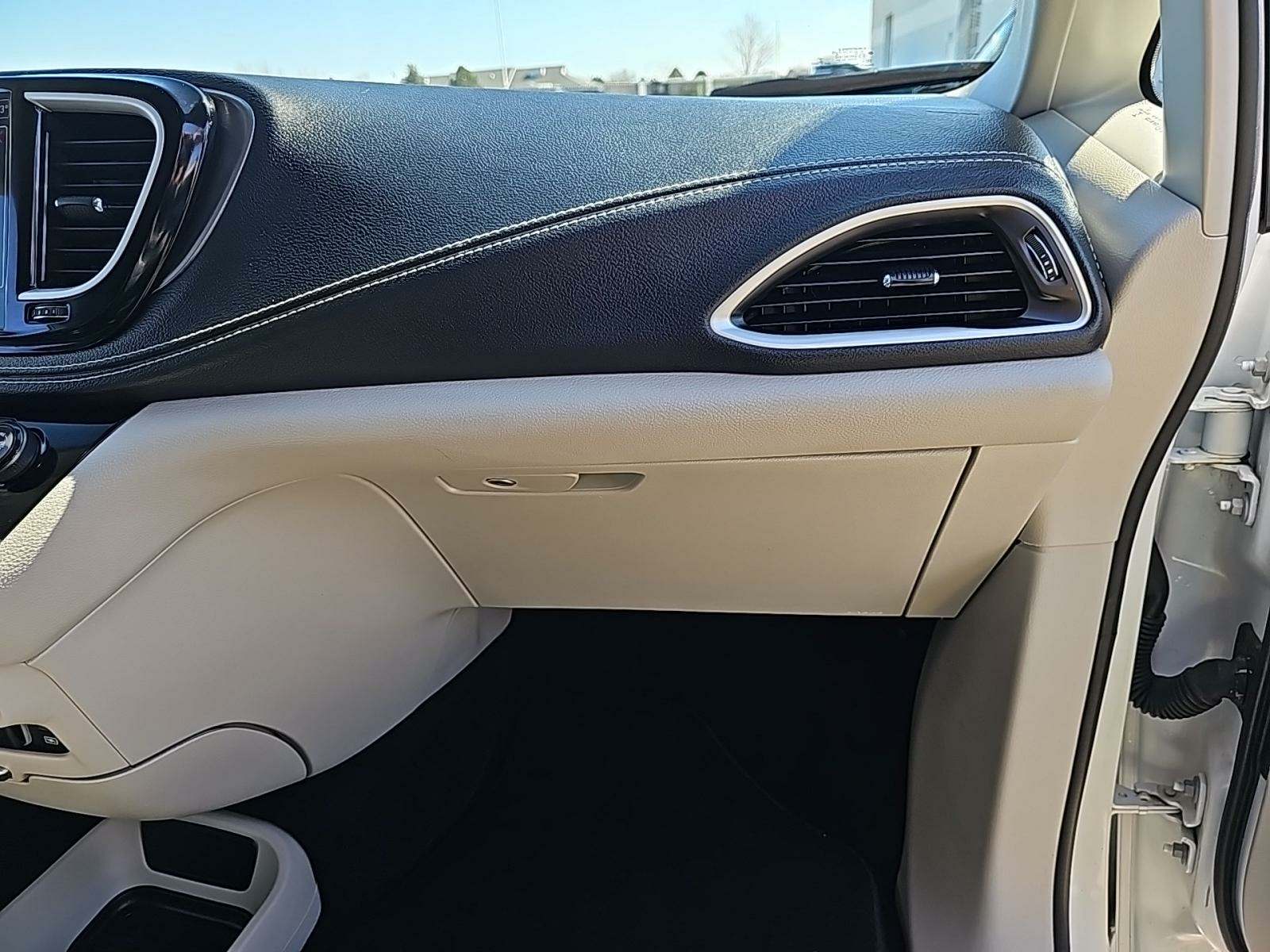 2022 Chrysler Pacifica Touring L AWD