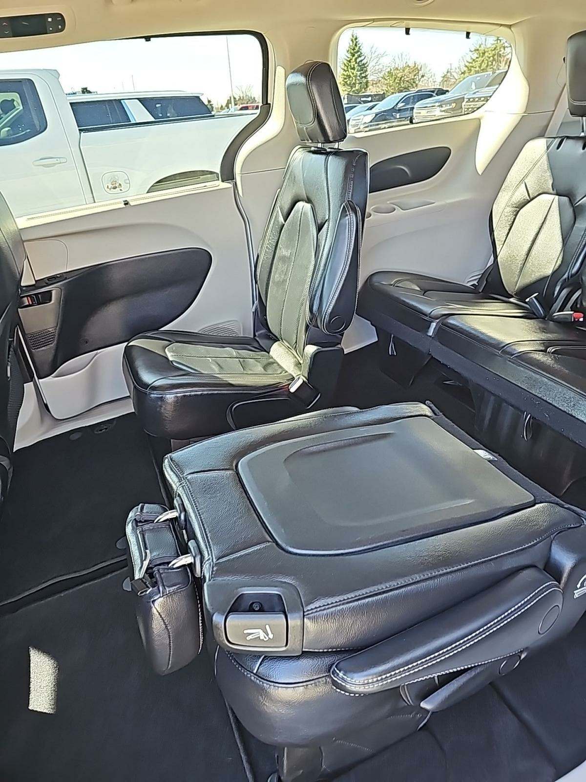 2022 Chrysler Pacifica Touring L AWD