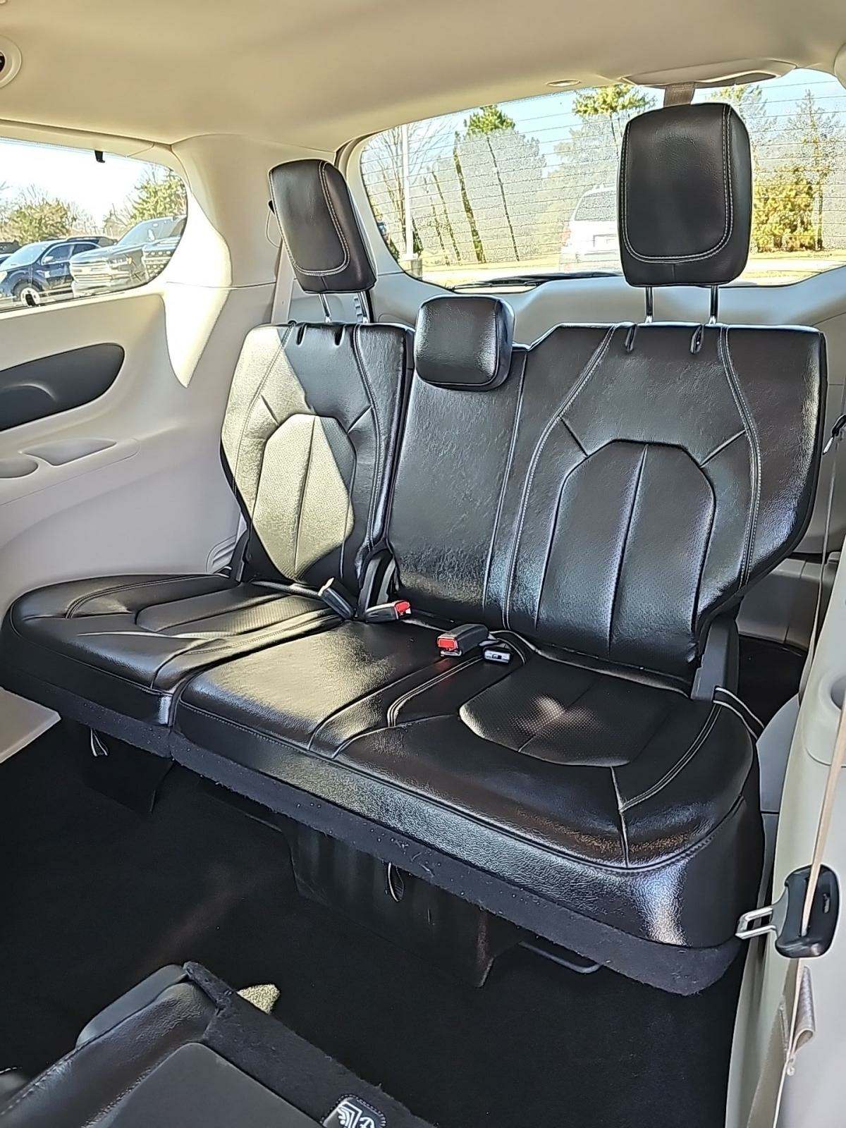 2022 Chrysler Pacifica Touring L AWD