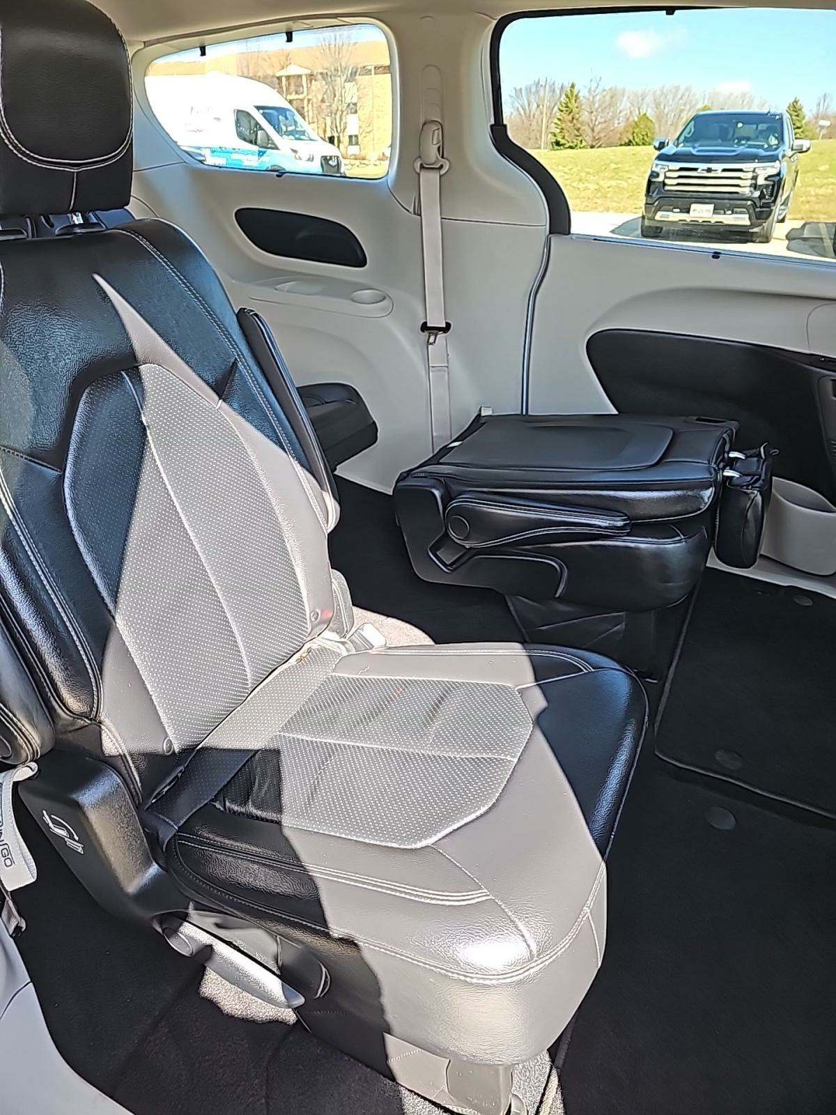 2022 Chrysler Pacifica Touring L AWD