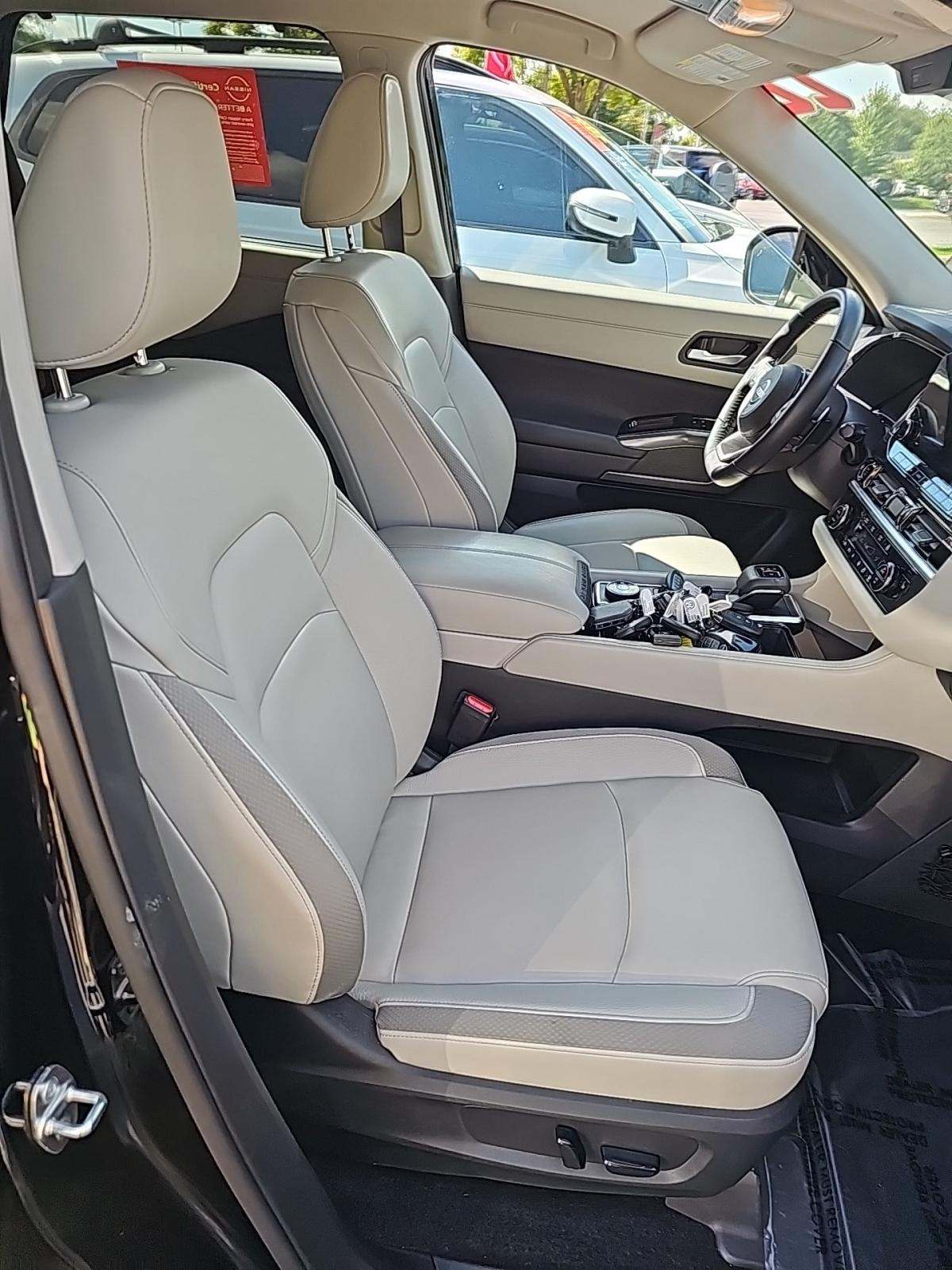 2022 Nissan Pathfinder SL AWD