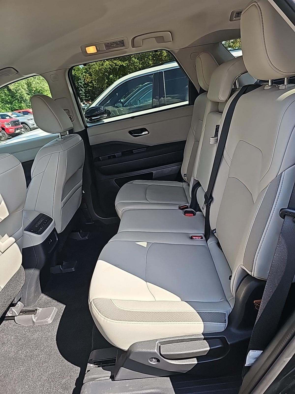 2022 Nissan Pathfinder SL AWD