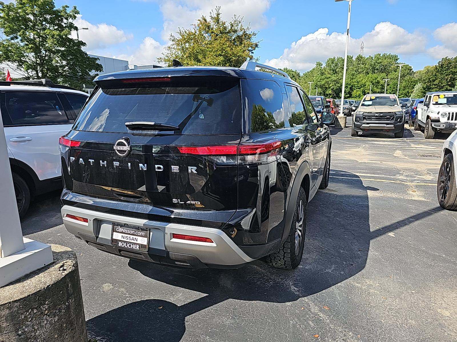2022 Nissan Pathfinder SL AWD