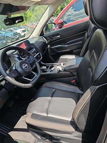 2024 Nissan Pathfinder SL AWD