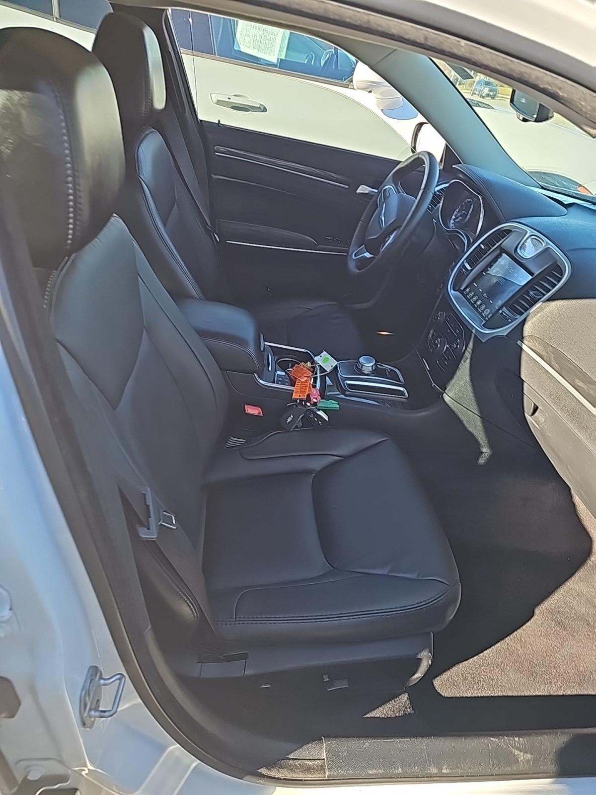 2017 Chrysler 300 Limited RWD