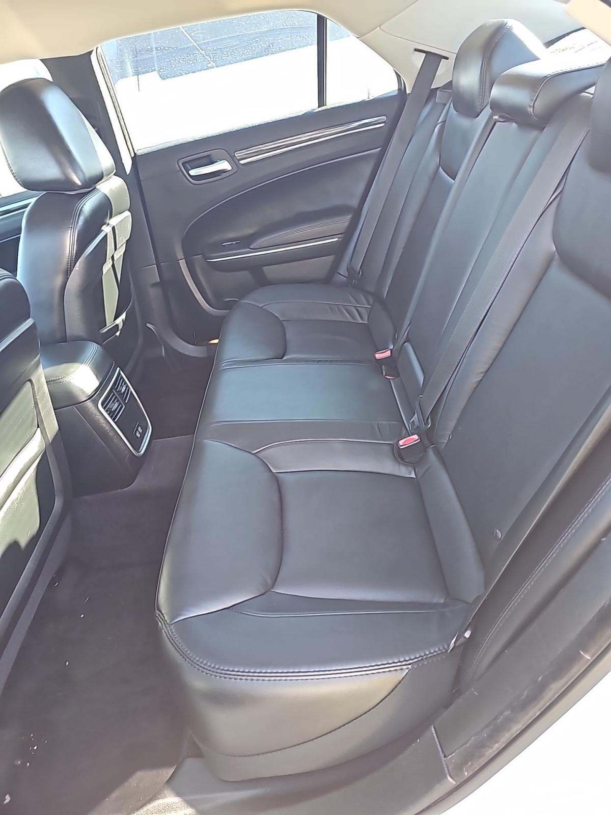 2017 Chrysler 300 Limited RWD