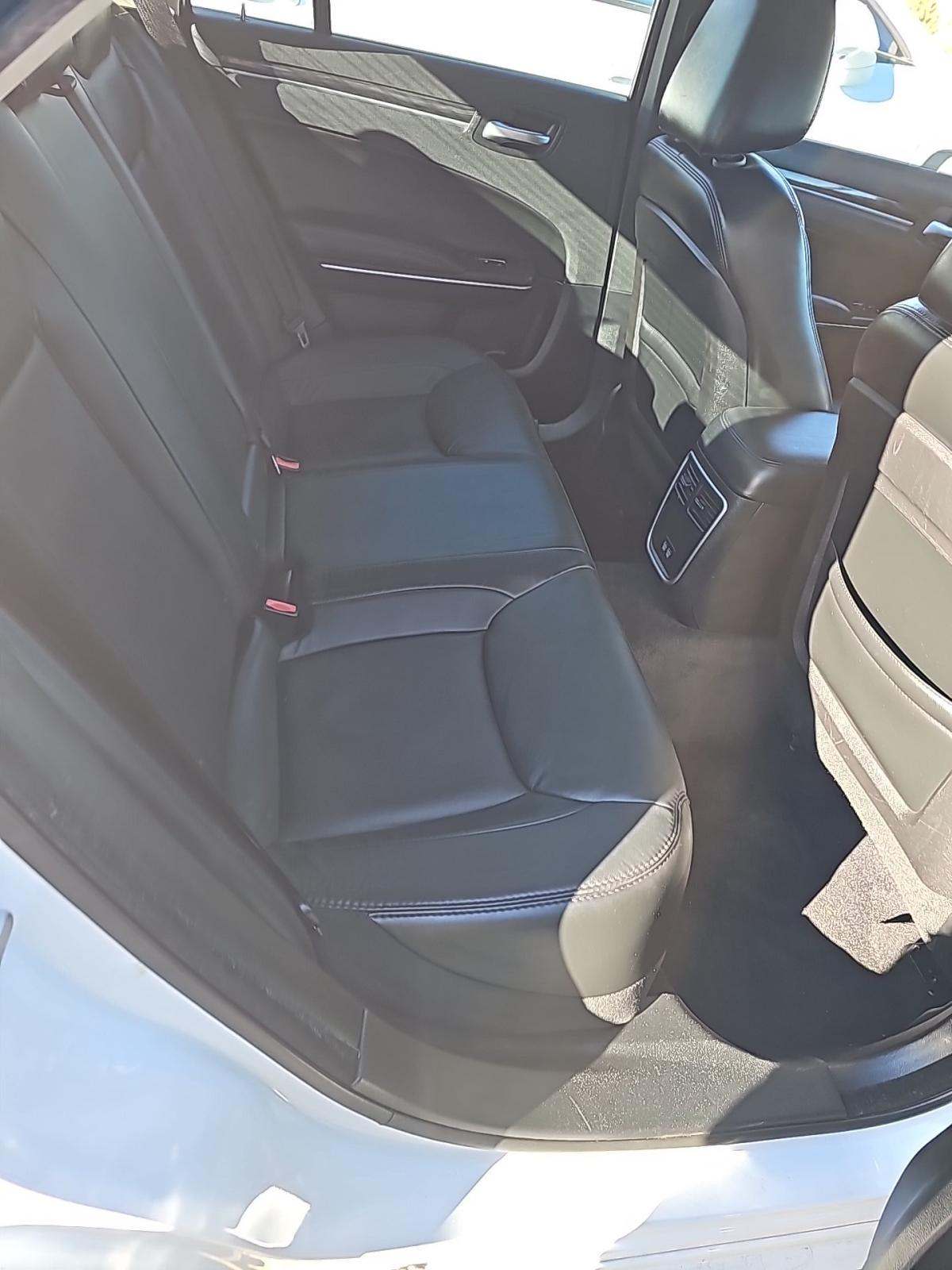 2017 Chrysler 300 Limited RWD