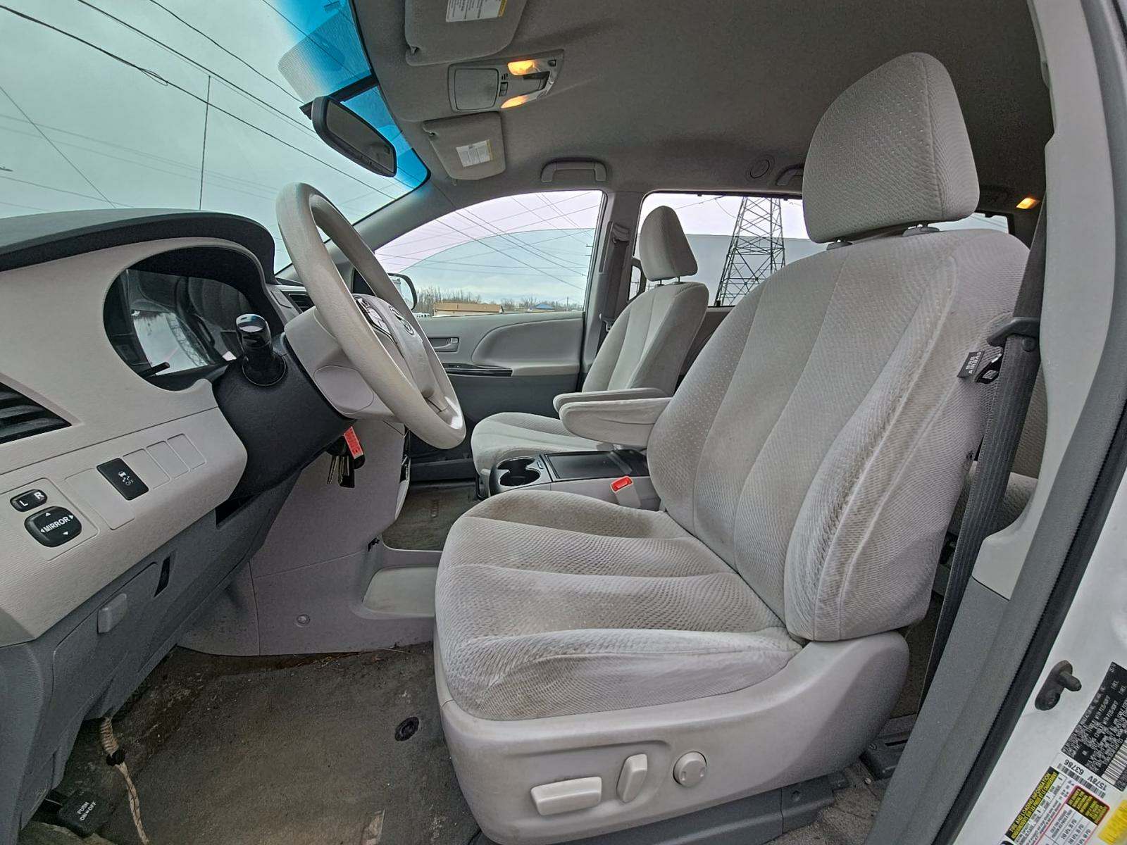 2014 Toyota Sienna LE FWD