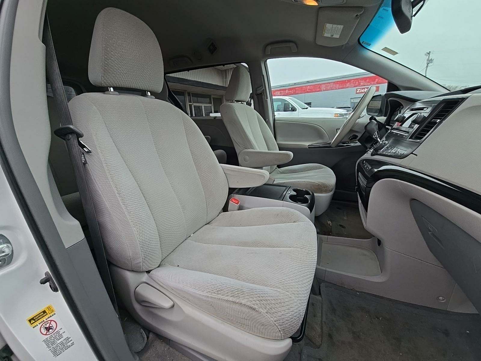 2014 Toyota Sienna LE FWD