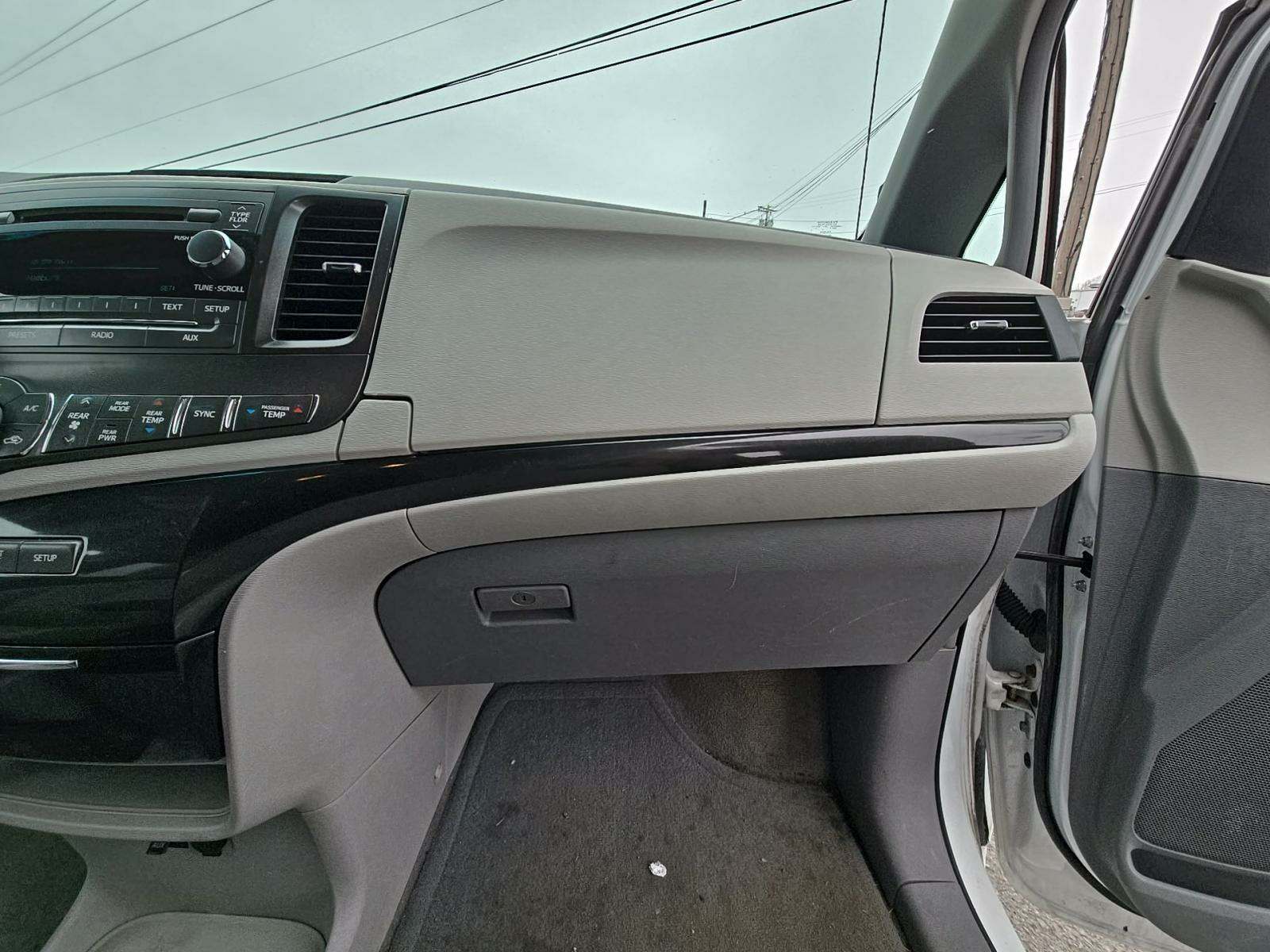 2014 Toyota Sienna LE FWD