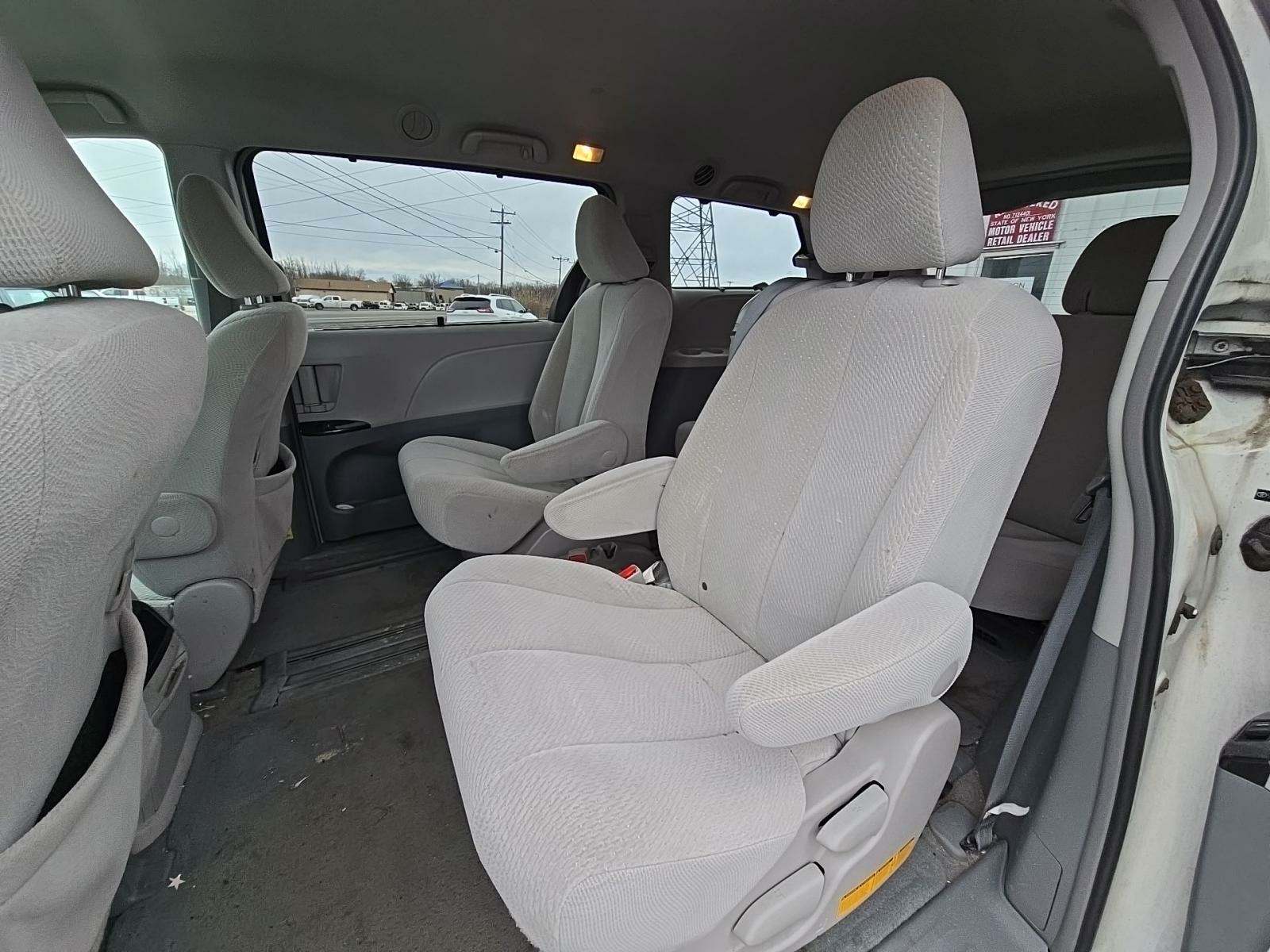 2014 Toyota Sienna LE FWD