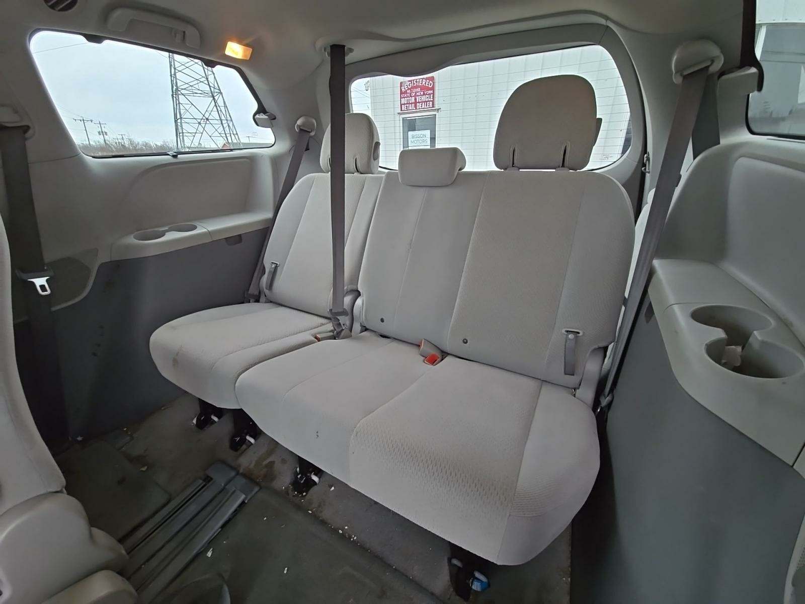 2014 Toyota Sienna LE FWD