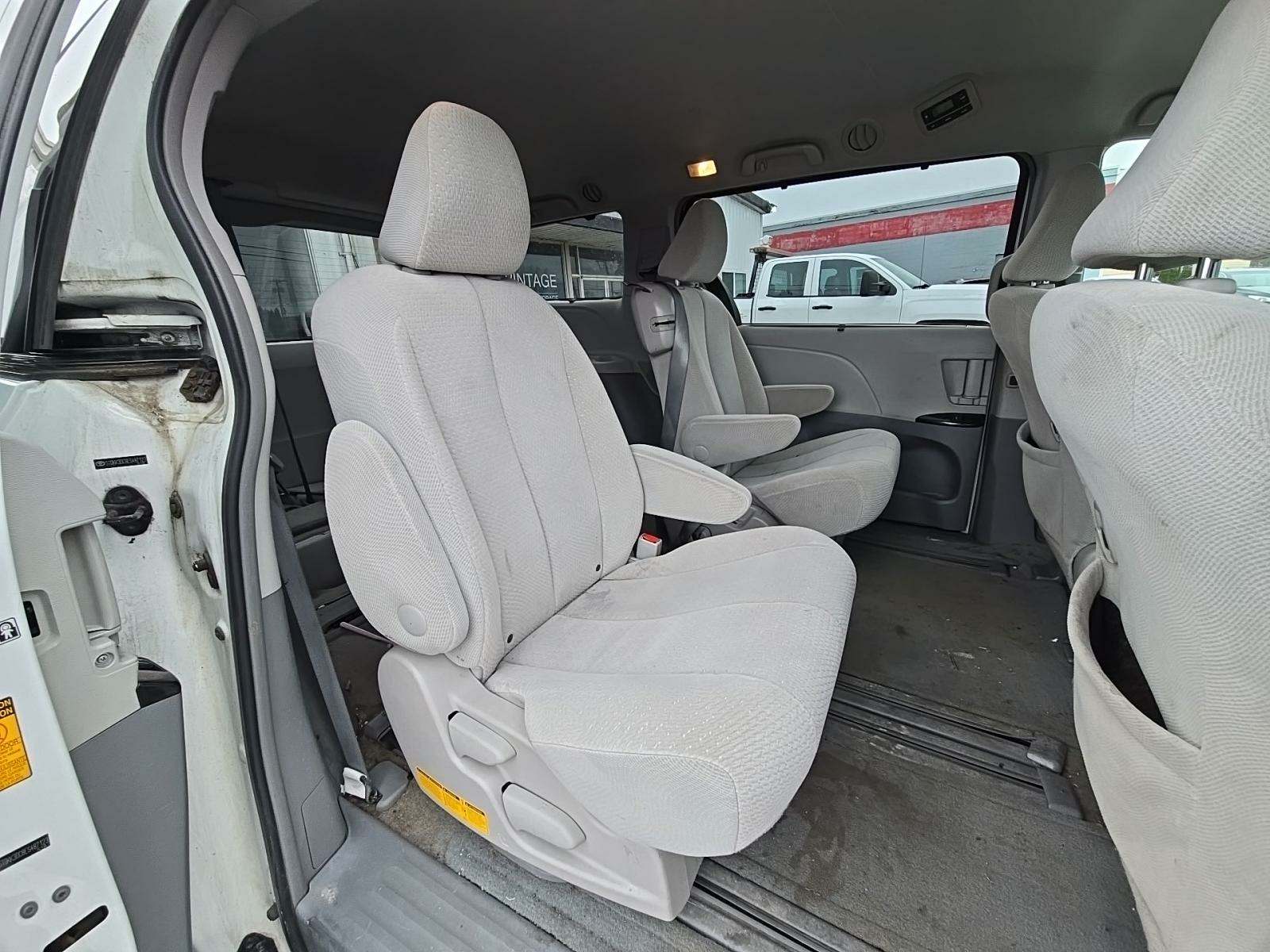 2014 Toyota Sienna LE FWD