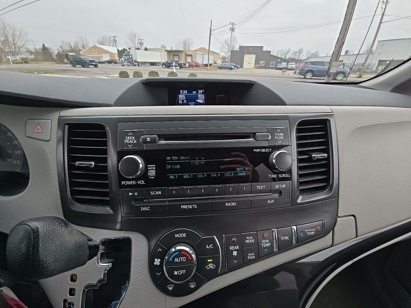 2014 Toyota Sienna LE FWD