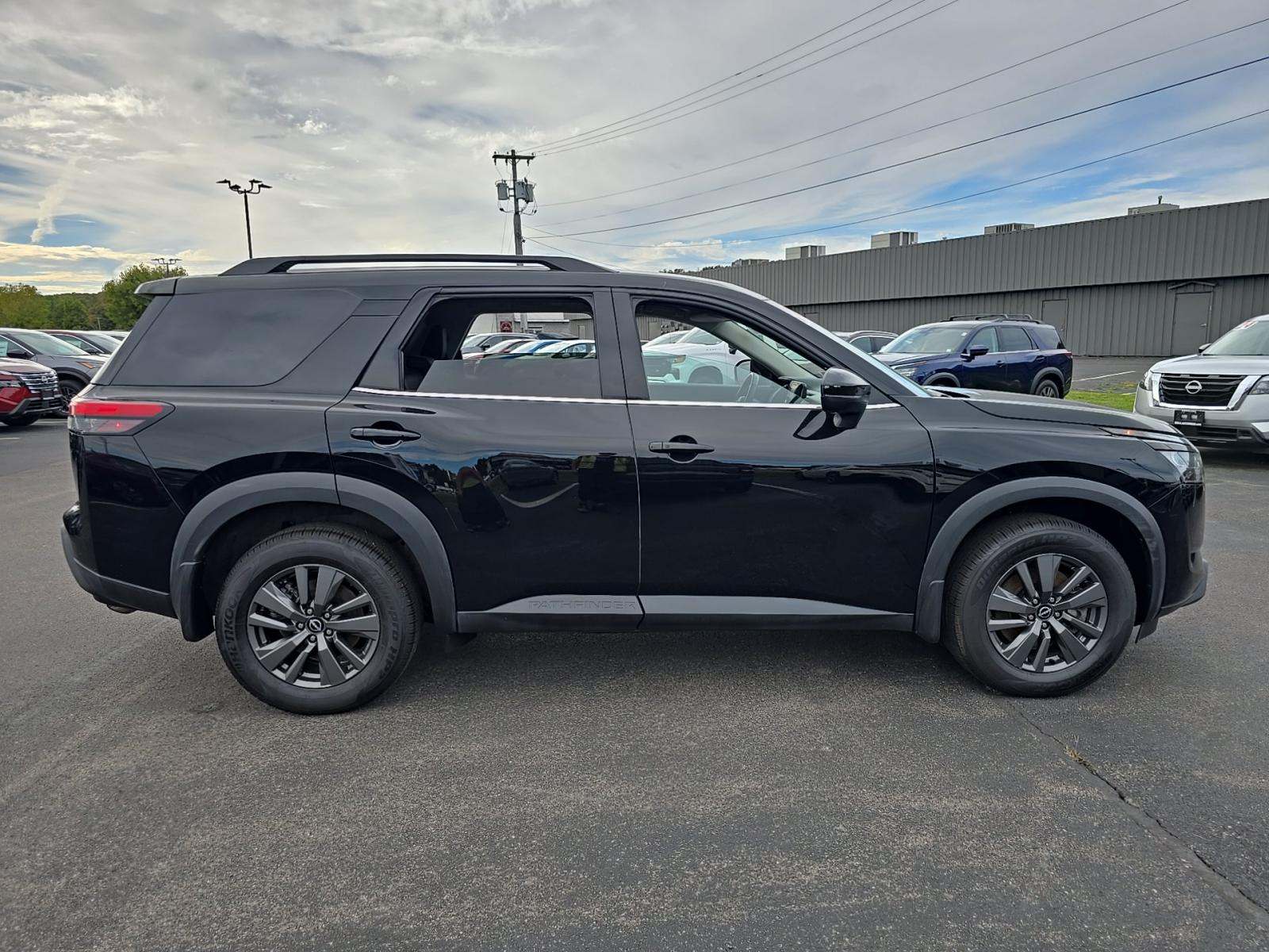 2024 Nissan Pathfinder SV AWD
