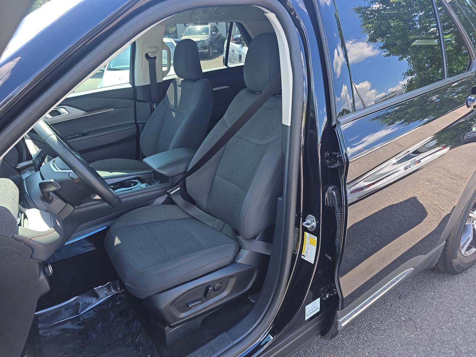 2025 Ford Explorer Active RWD