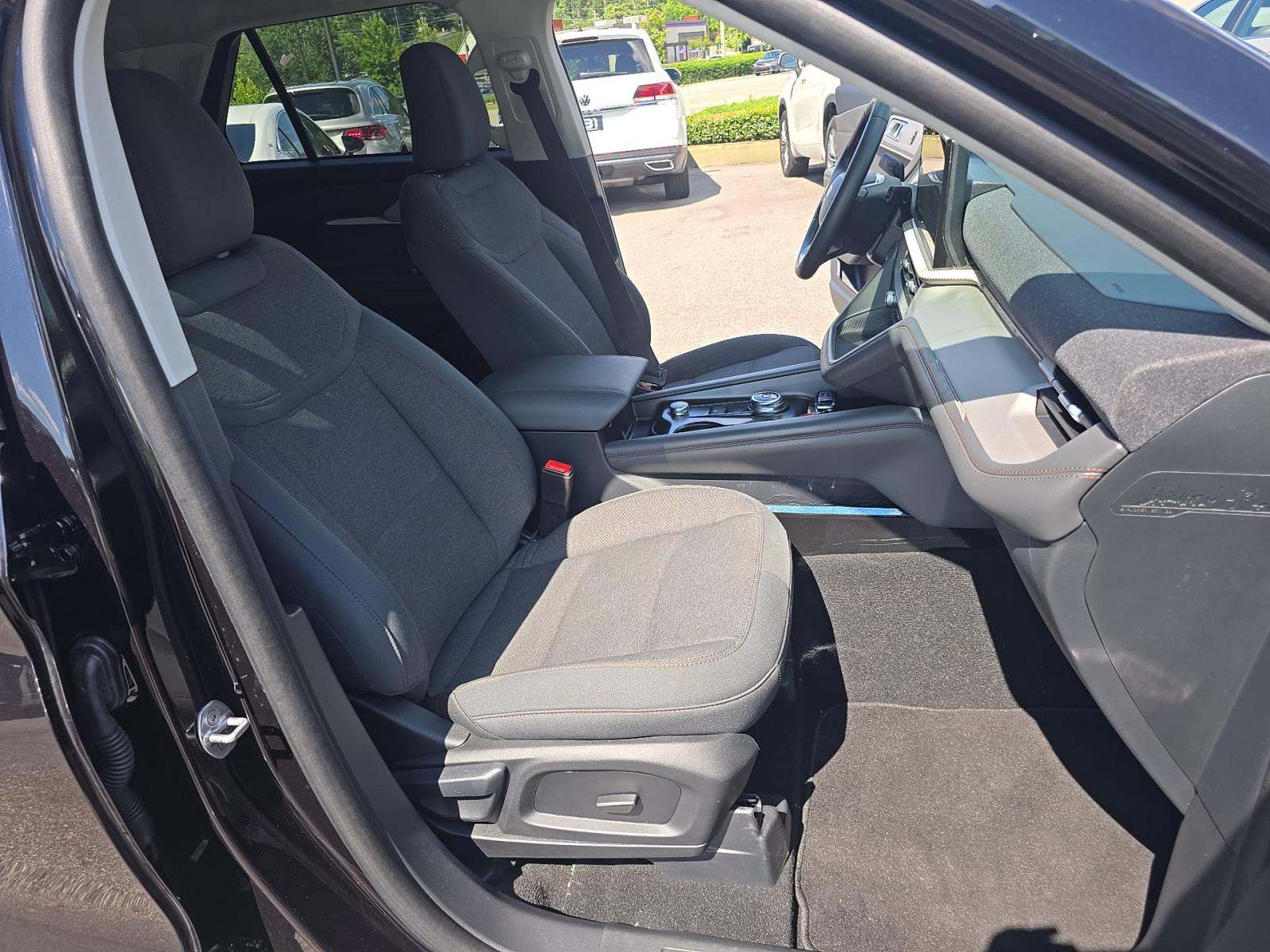 2025 Ford Explorer Active RWD